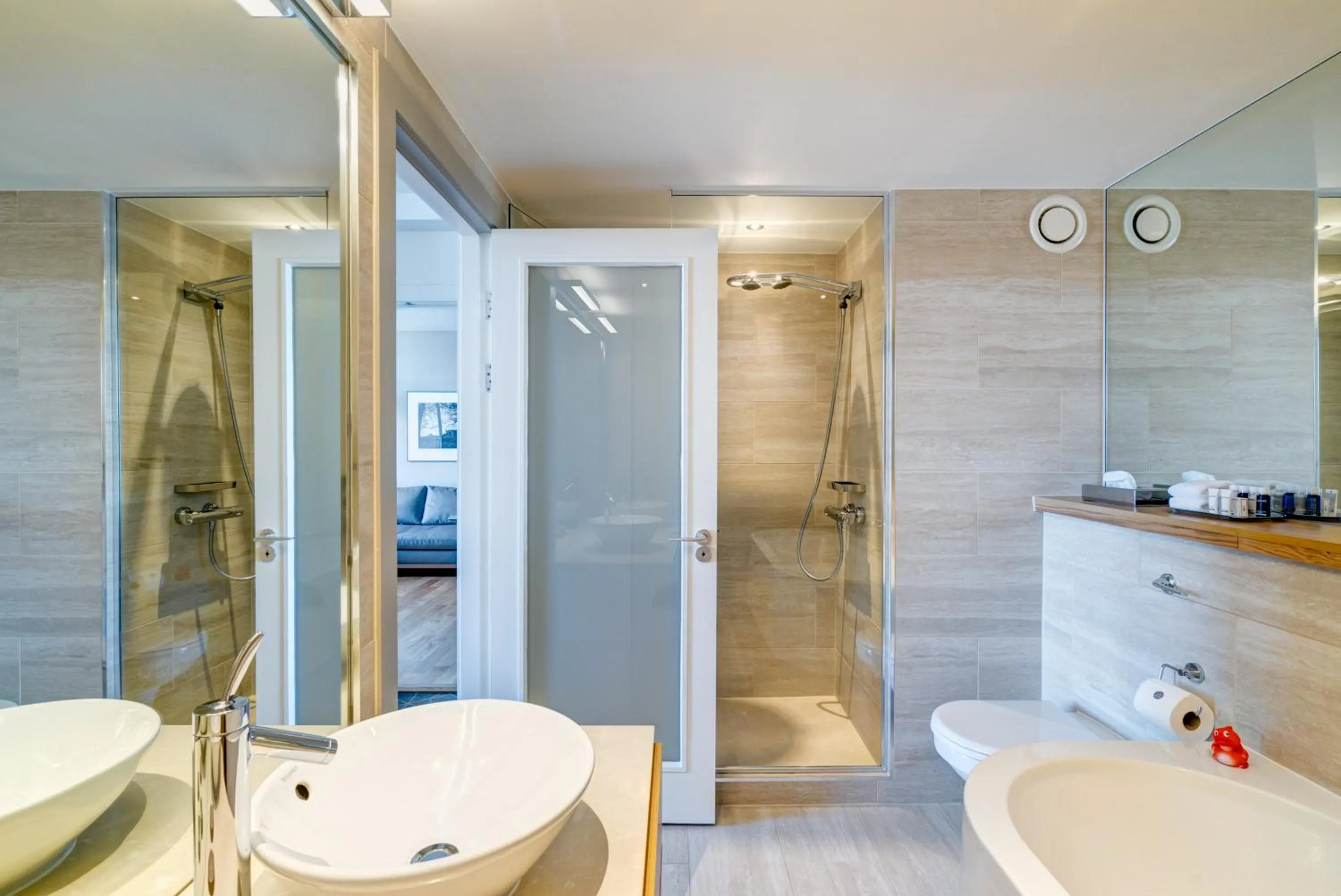 Shower in Apex City Quay Hotel & Spa