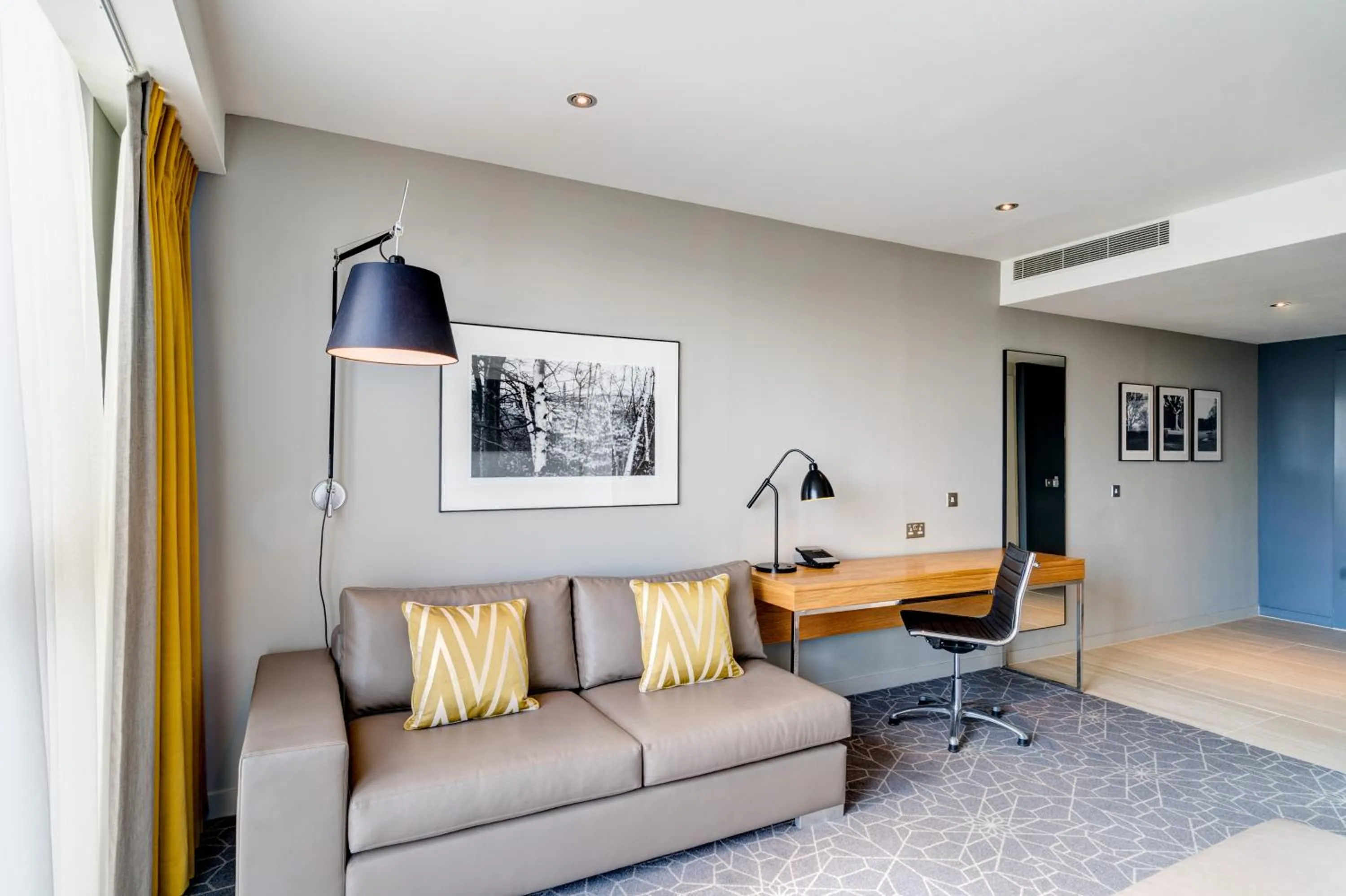 Living room in Apex City Quay Hotel & Spa