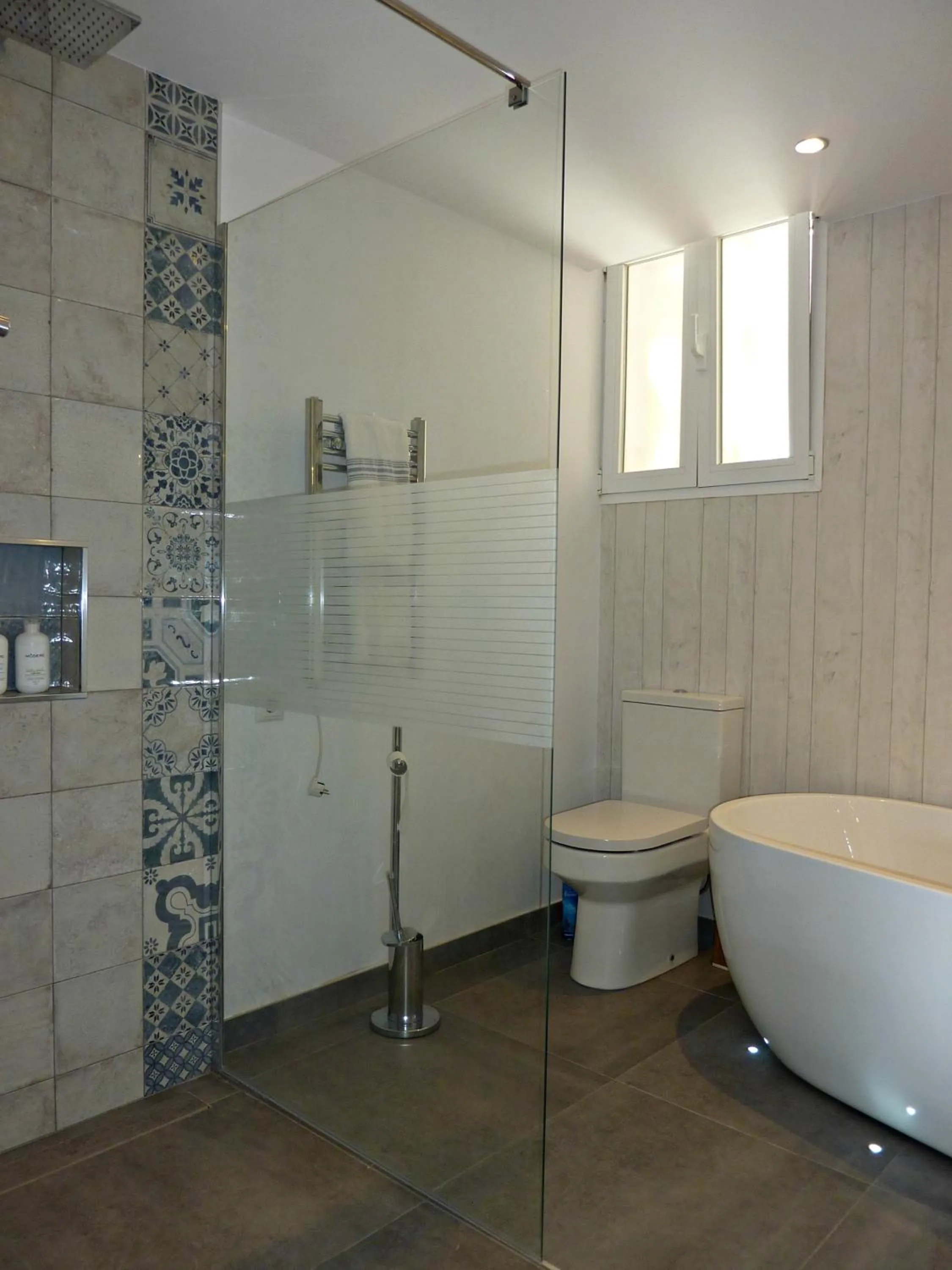 Shower in Villa Breeze Boutique Guest Rooms, Marbella