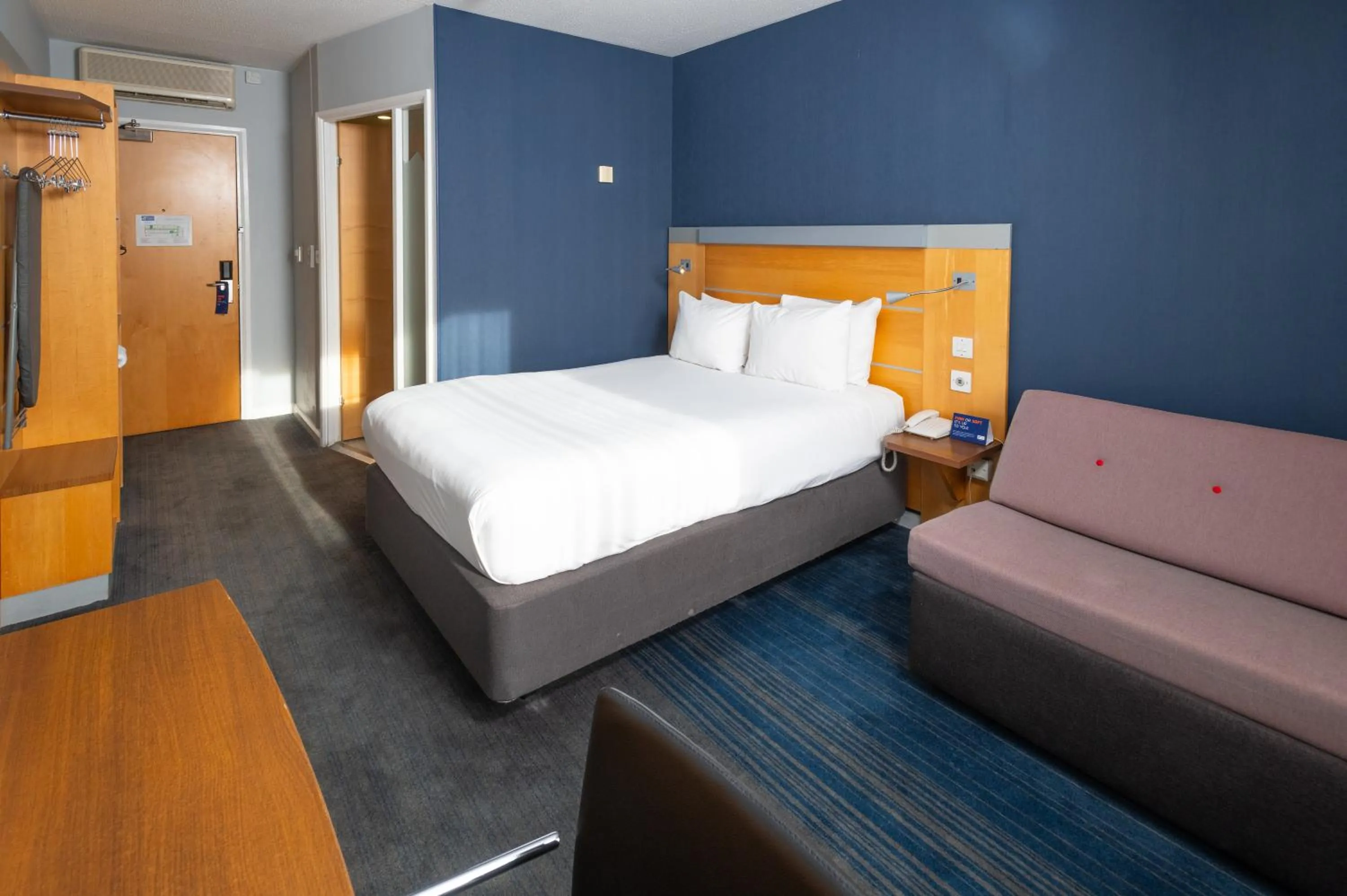 Bed in Holiday Inn Express Stevenage by IHG