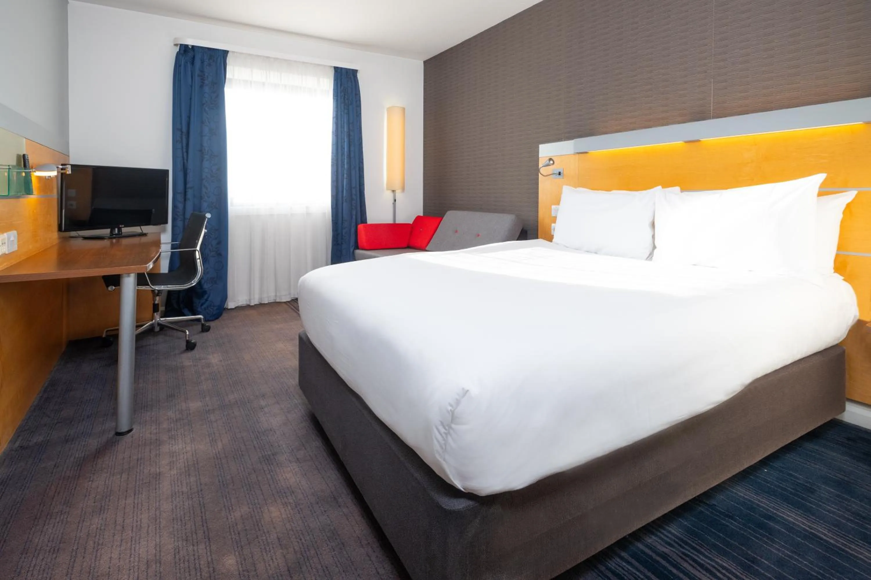 TV and multimedia, Bed in Holiday Inn Express Stevenage by IHG