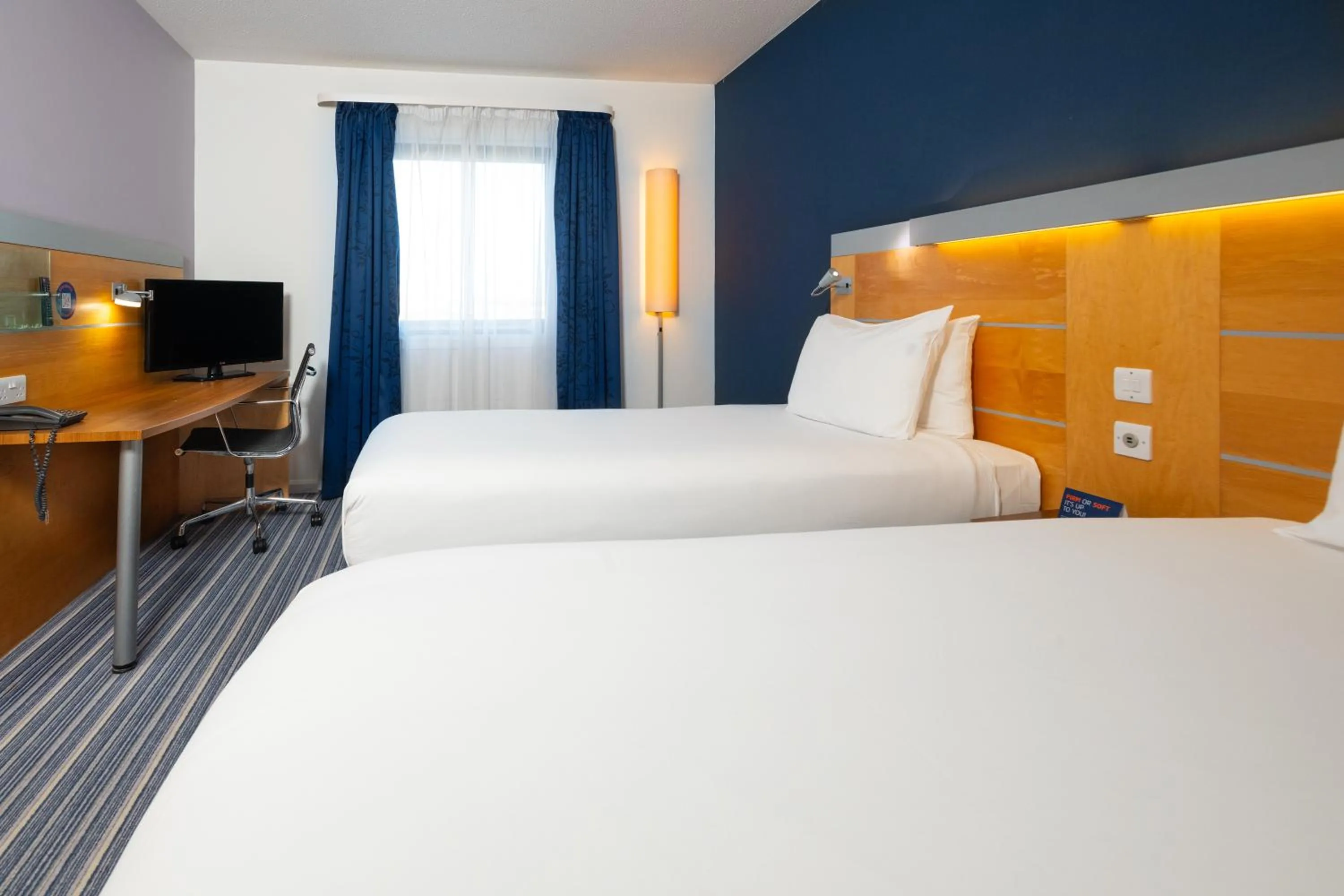 TV and multimedia, Bed in Holiday Inn Express Stevenage by IHG