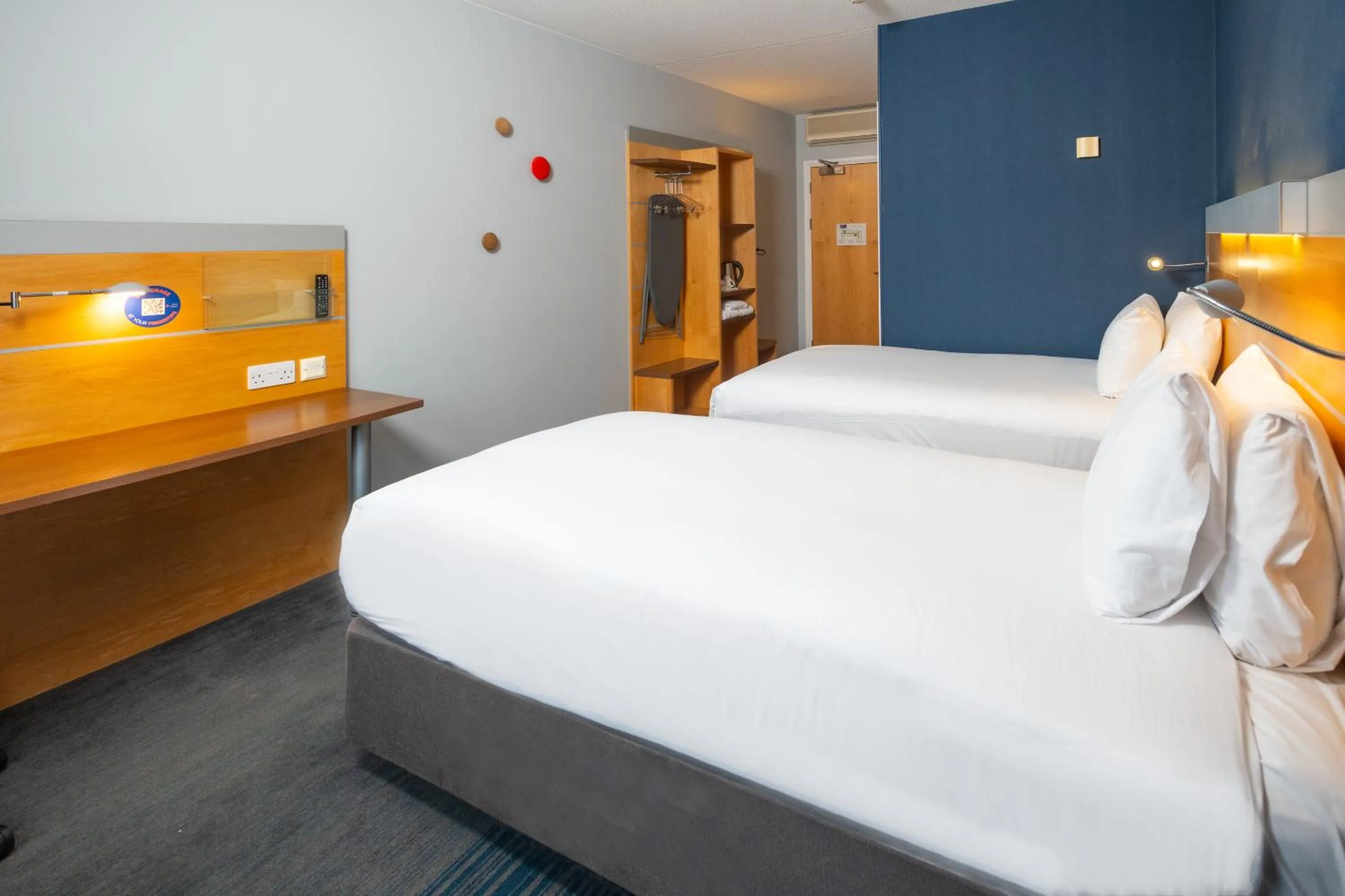 Bed in Holiday Inn Express Stevenage by IHG