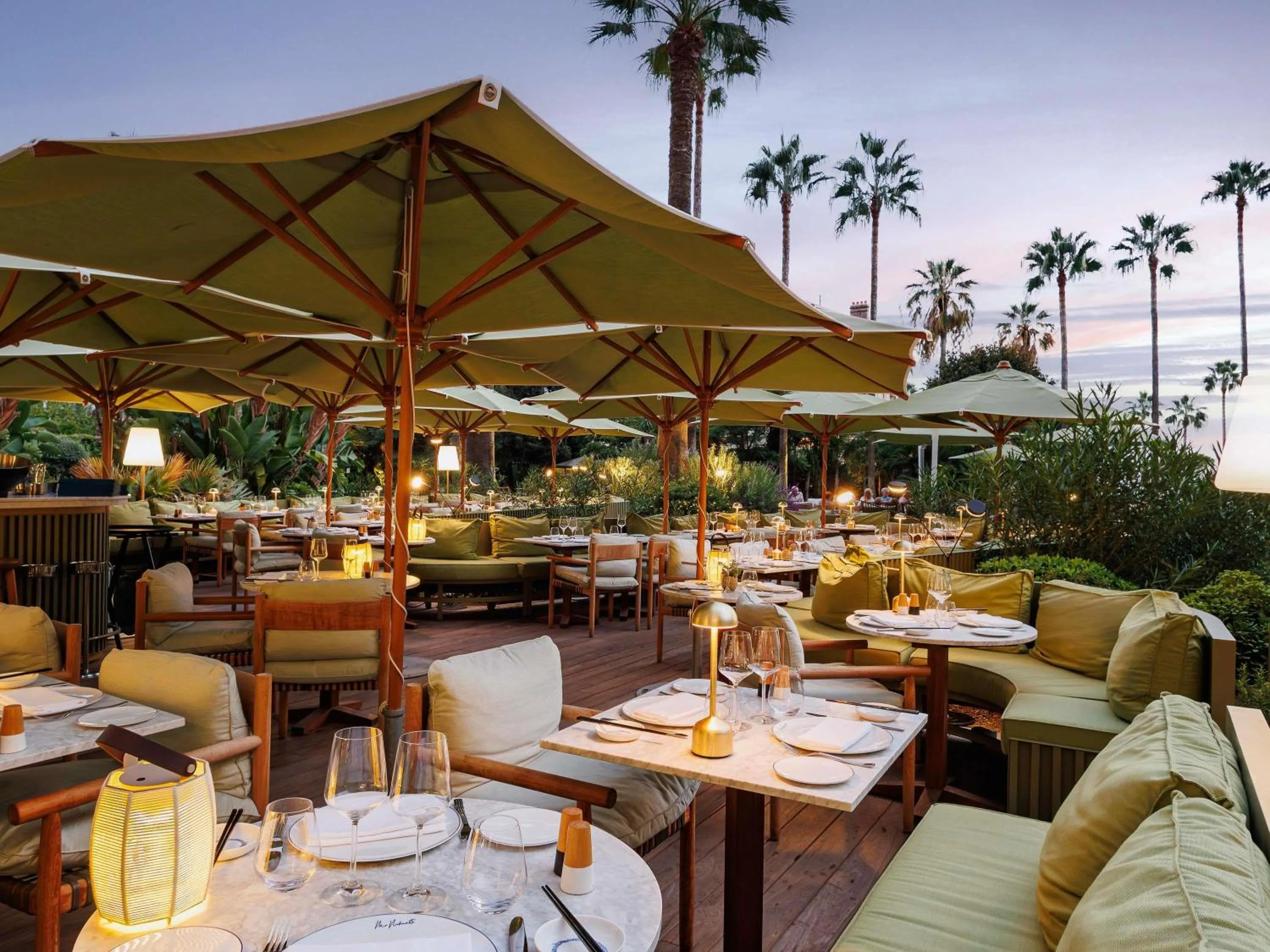 Restaurant/places to eat in Mondrian Cannes