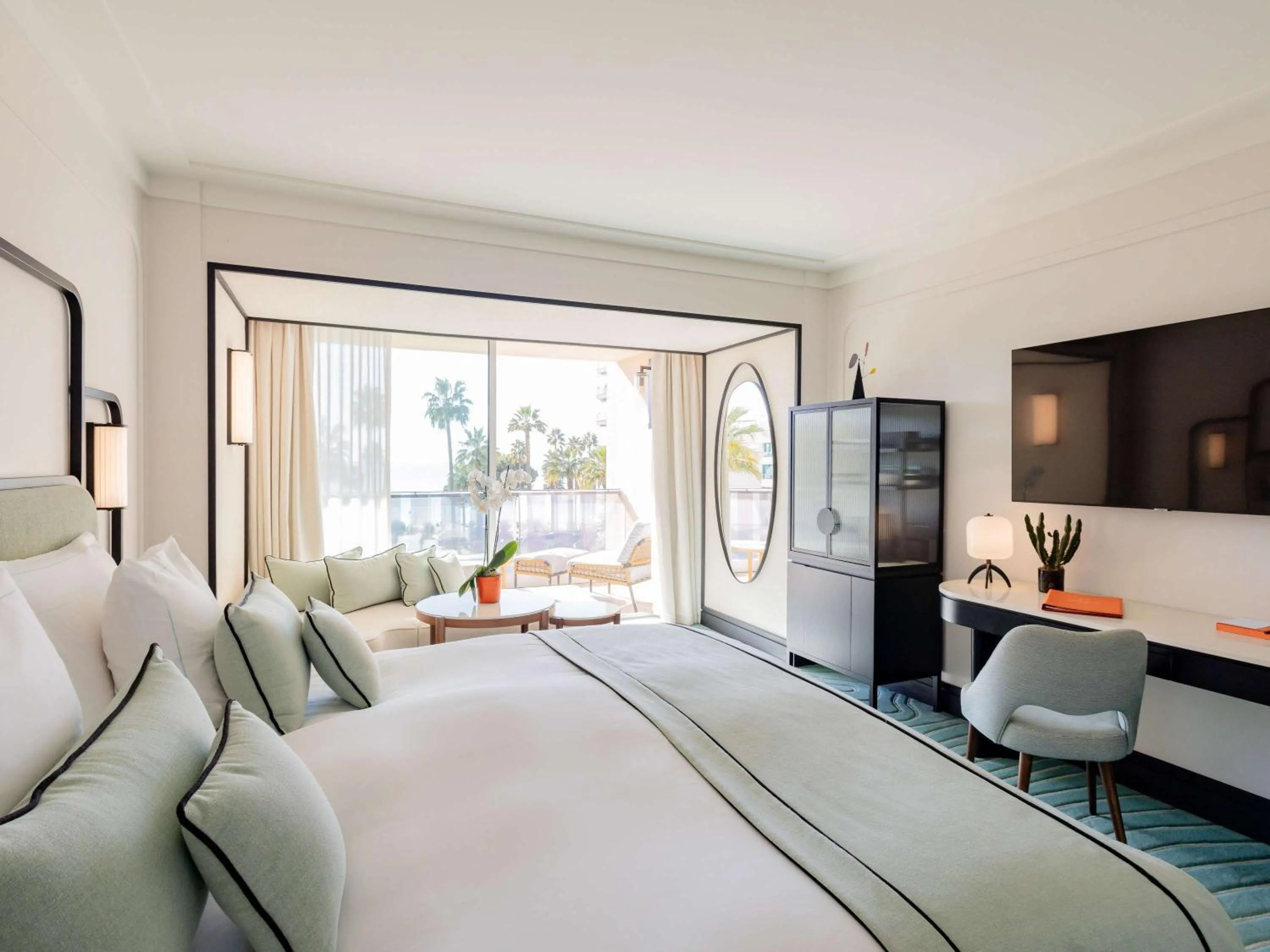 Prestige Superior Room with Terrace and Sea View in Mondrian Cannes