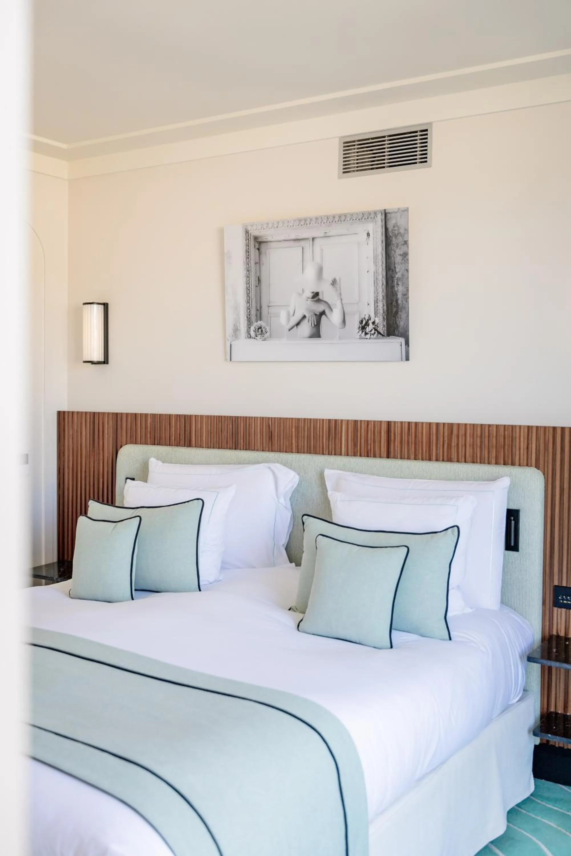 Bed in Mondrian Cannes