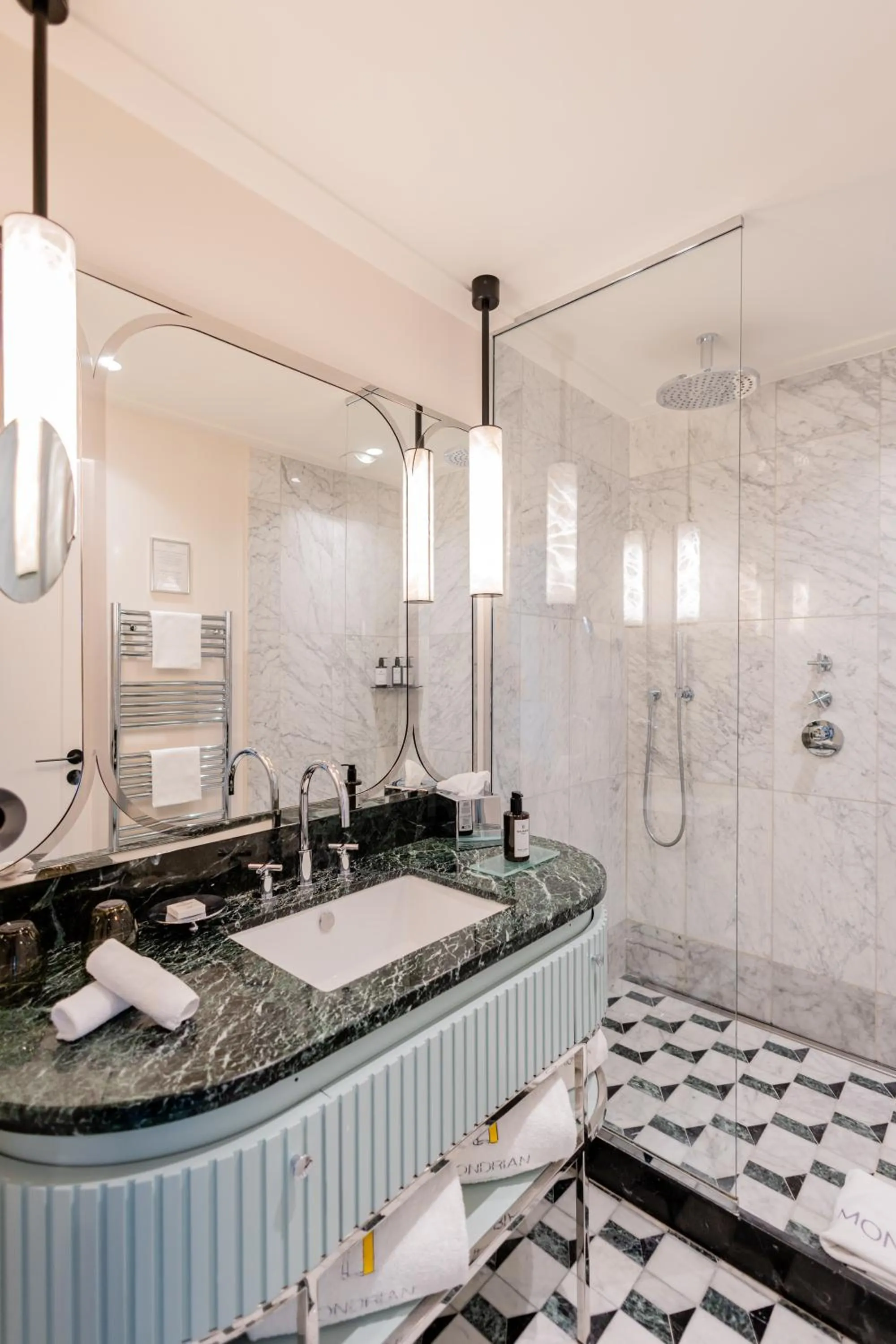 Shower in Mondrian Cannes