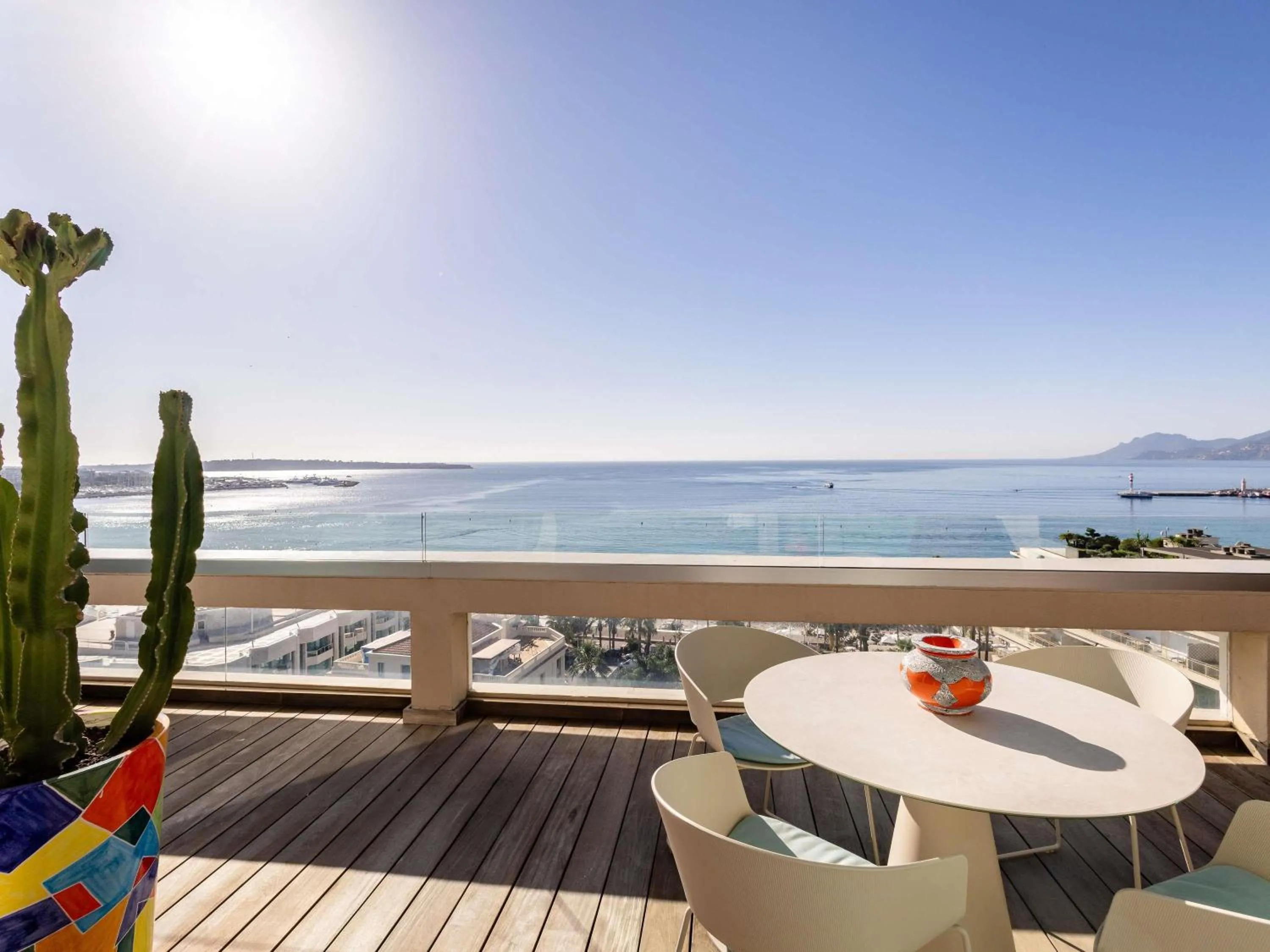 Bedroom in Mondrian Cannes