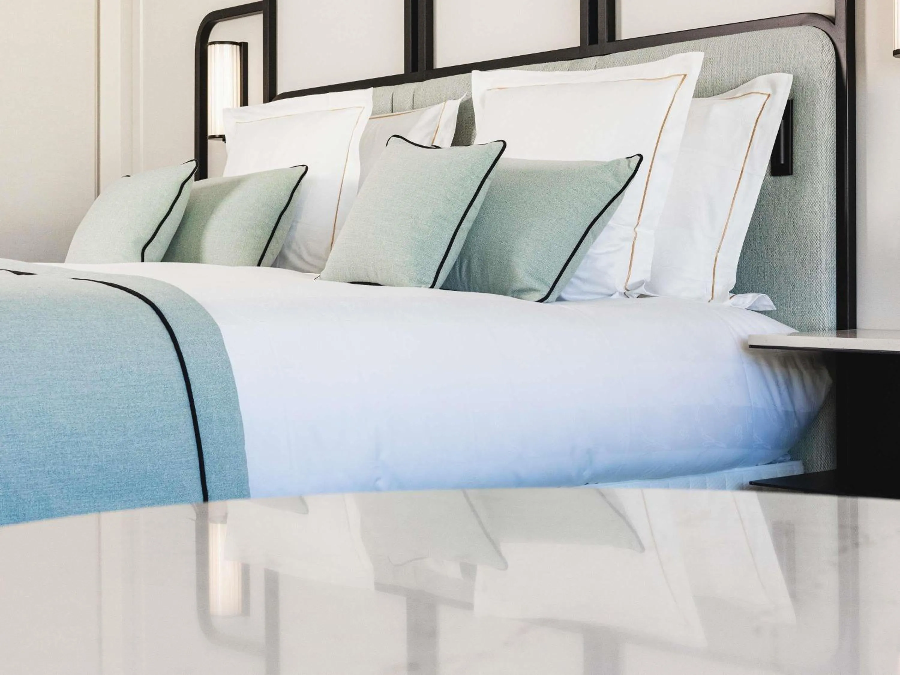 Bedroom, Bed in Mondrian Cannes