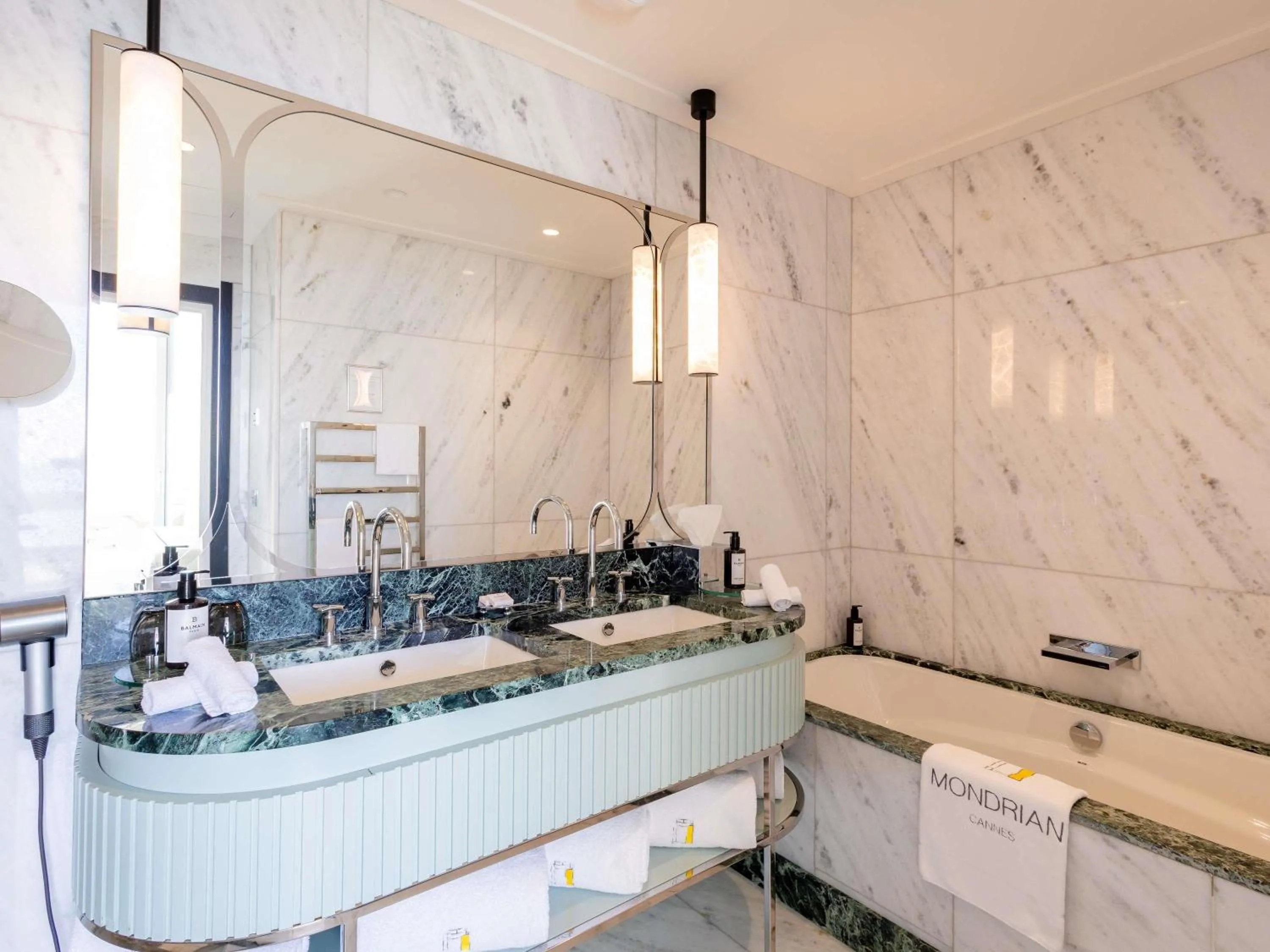 Bedroom in Mondrian Cannes