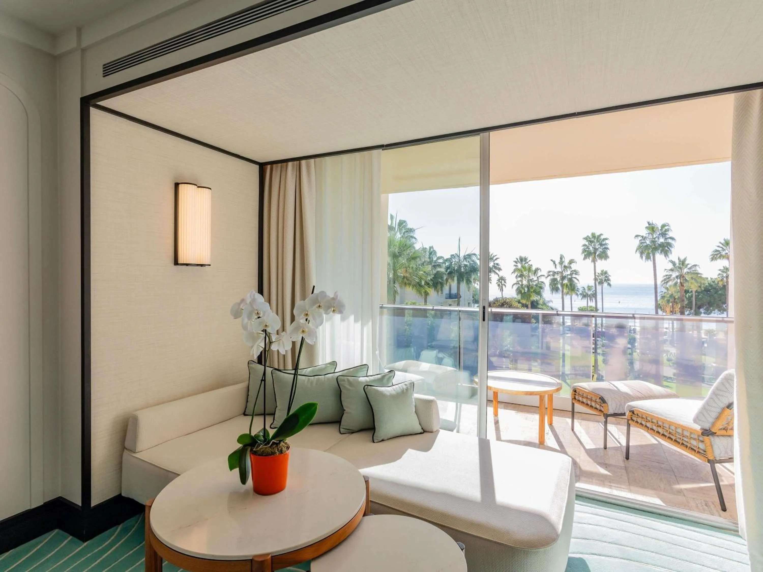 Bedroom in Mondrian Cannes