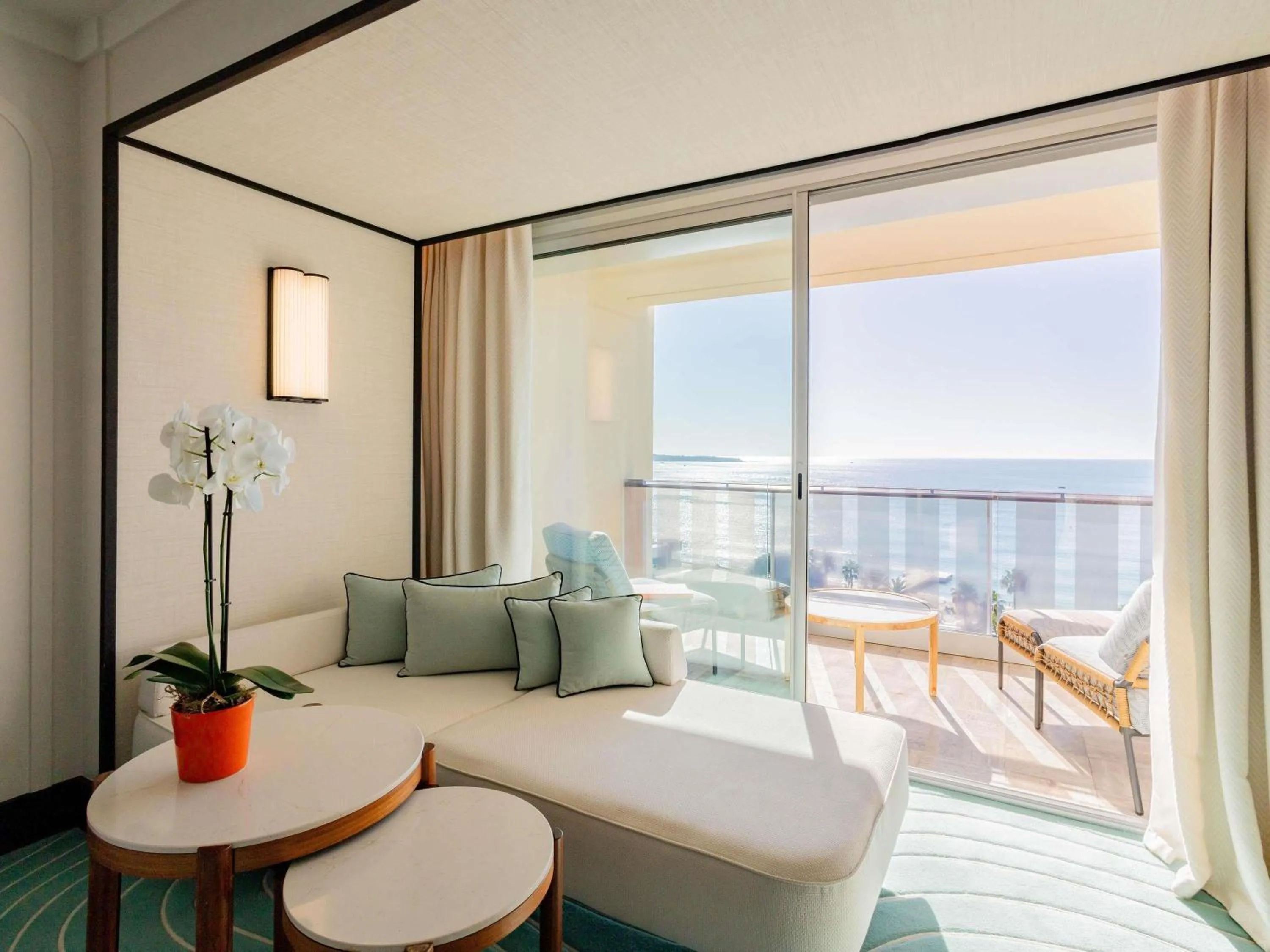 Bedroom, Bed in Mondrian Cannes