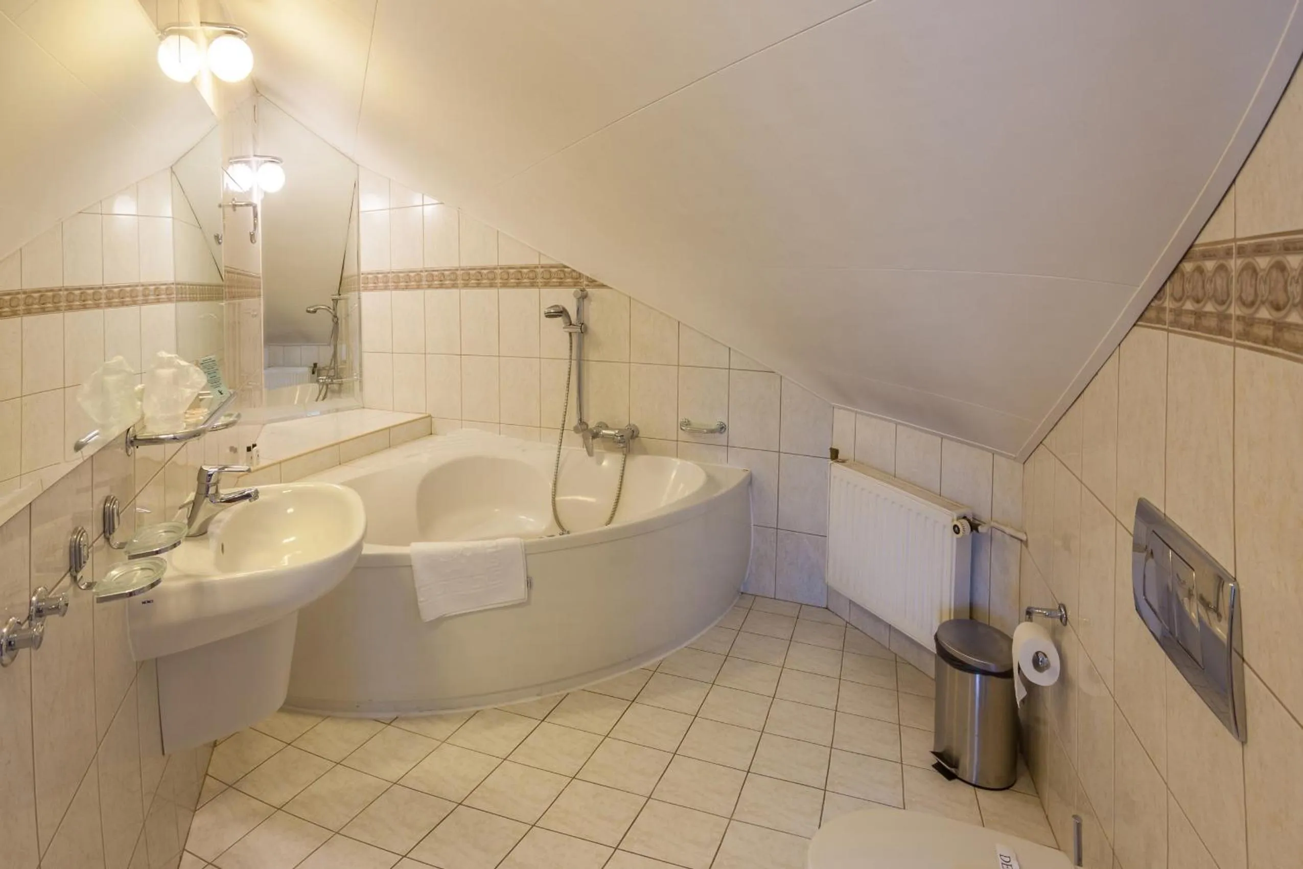 Hot Tub in Hotel Jaskółka