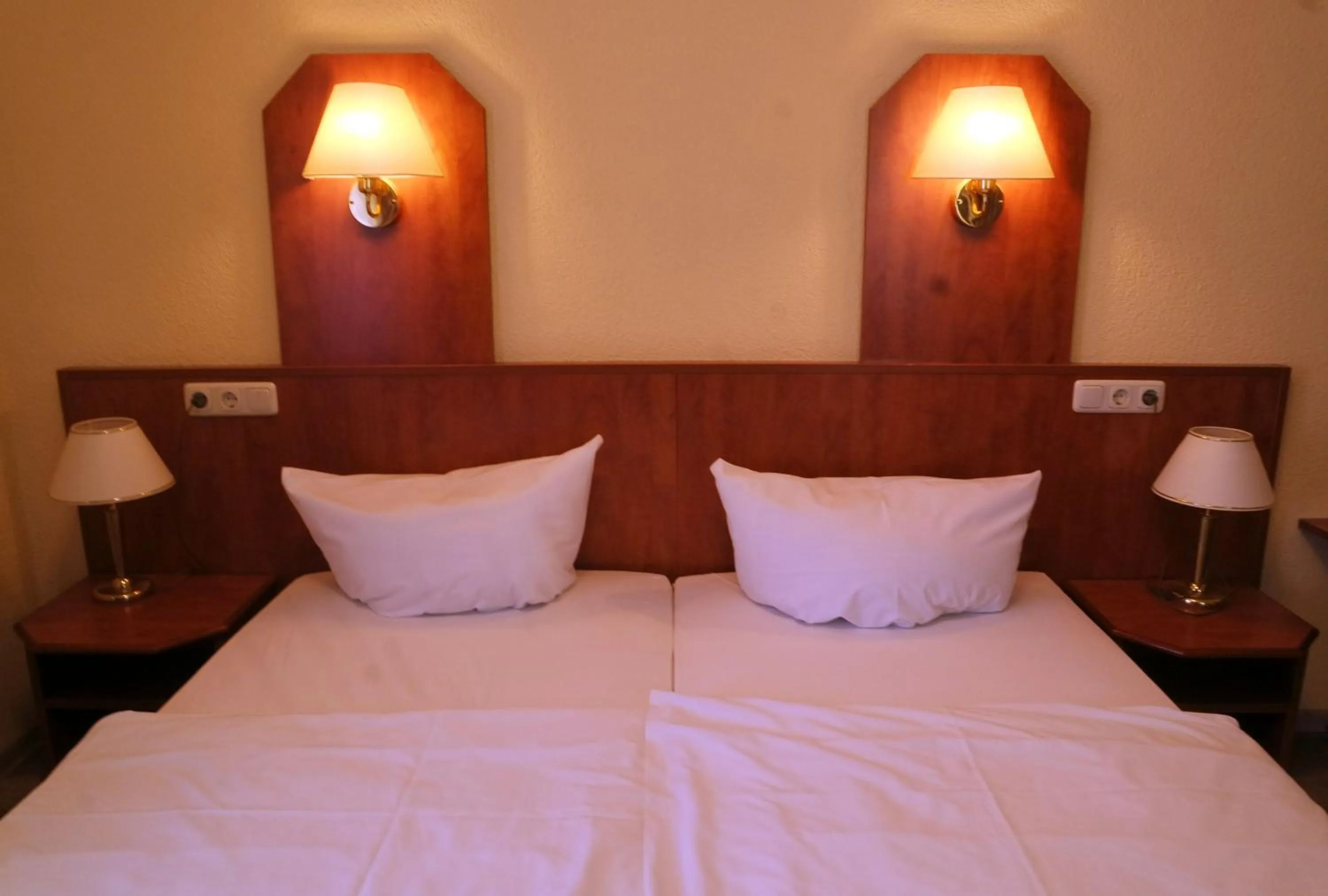 Bedroom, Bed in Gaststätte Schwenksaal