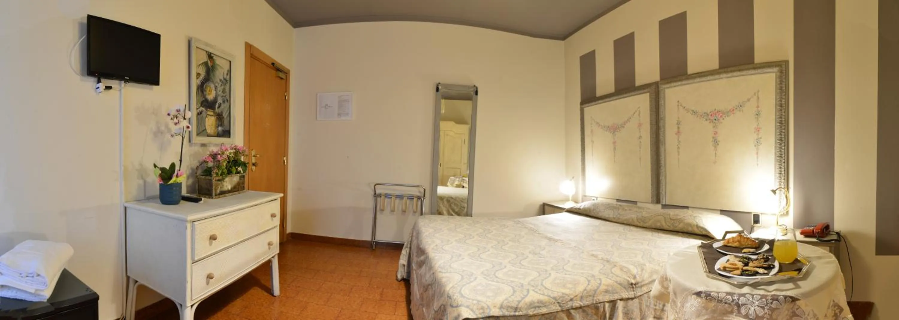 Photo of the whole room, Bed in Hotel PRime