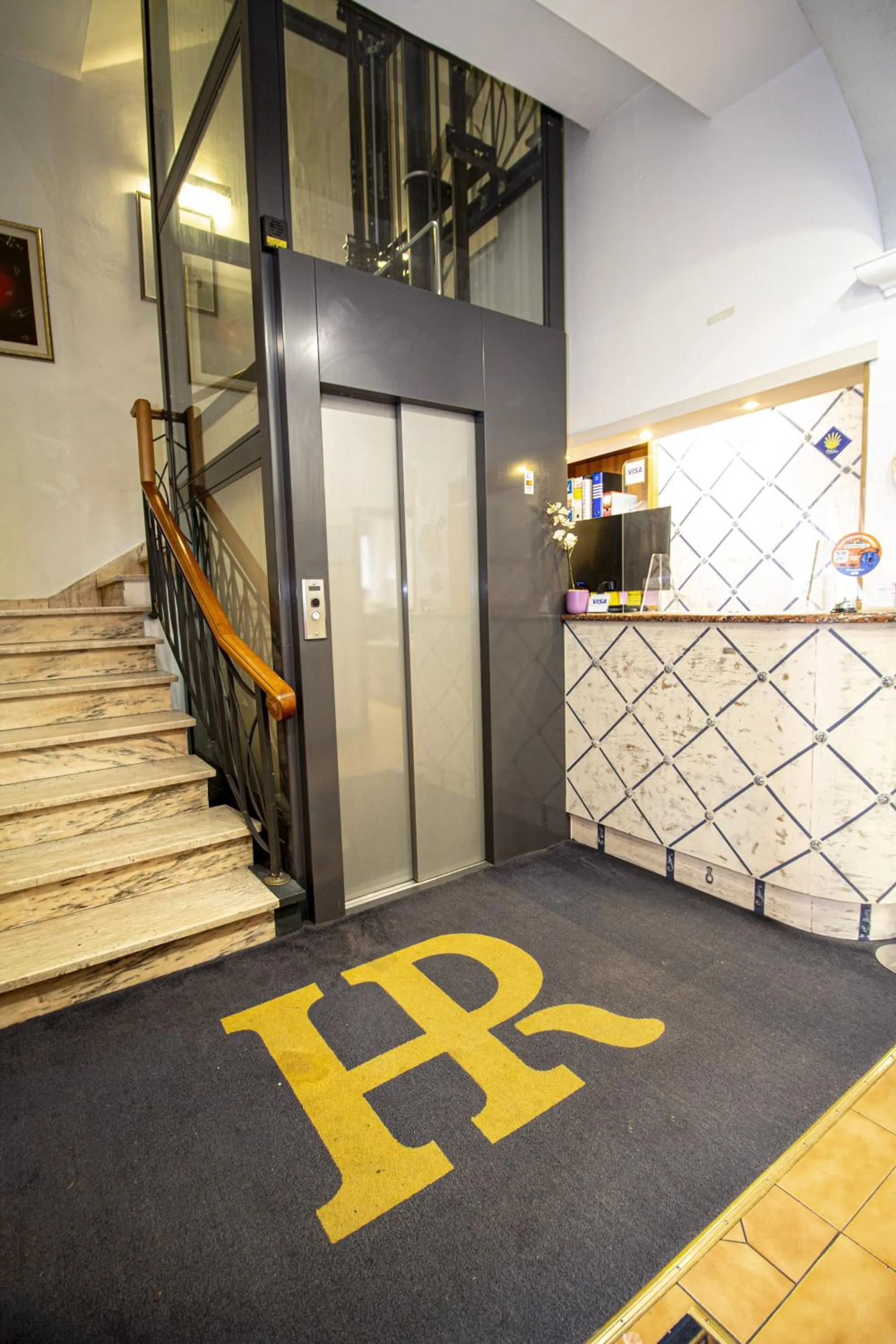 elevator in Hotel PRime