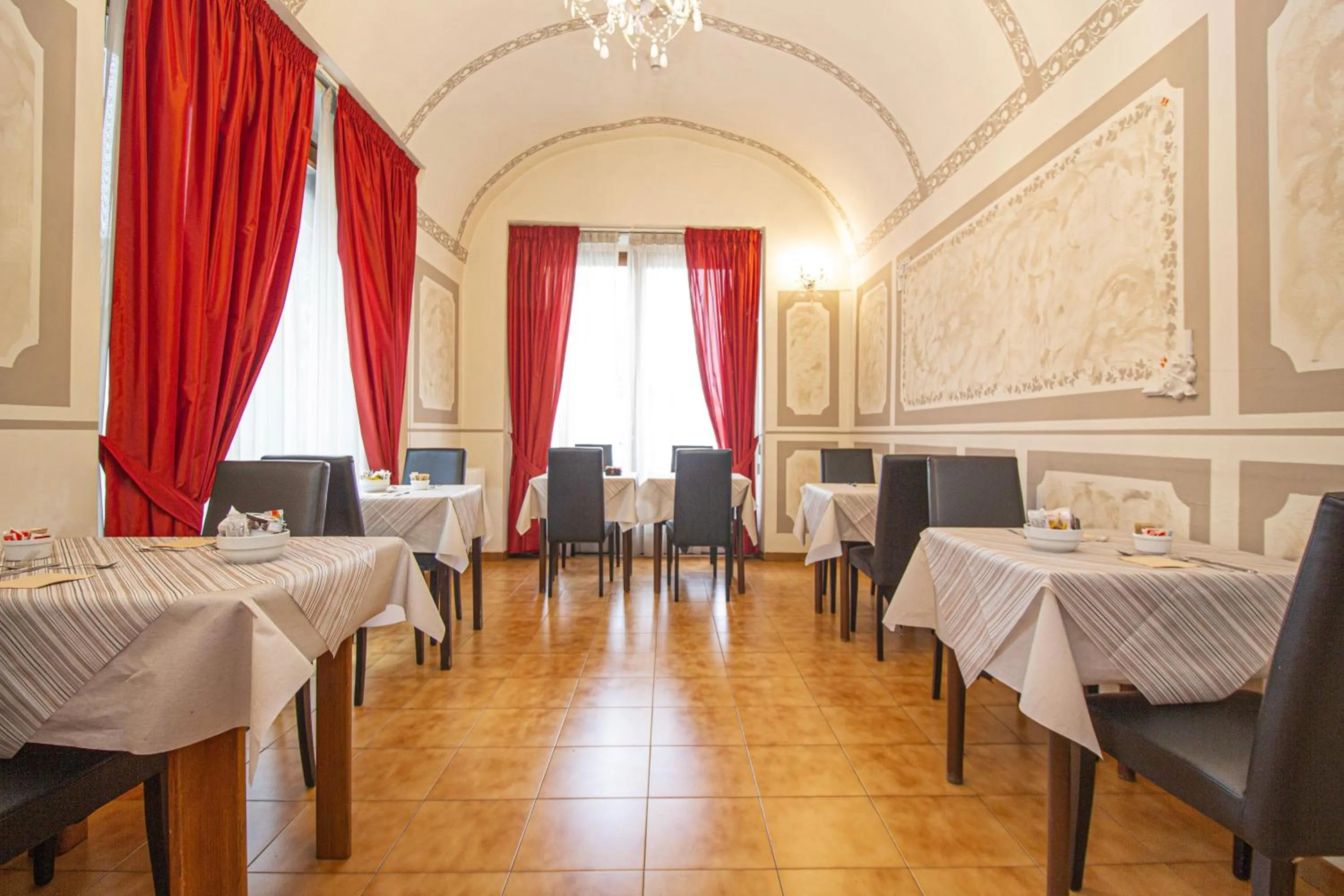 Restaurant/places to eat in Hotel PRime