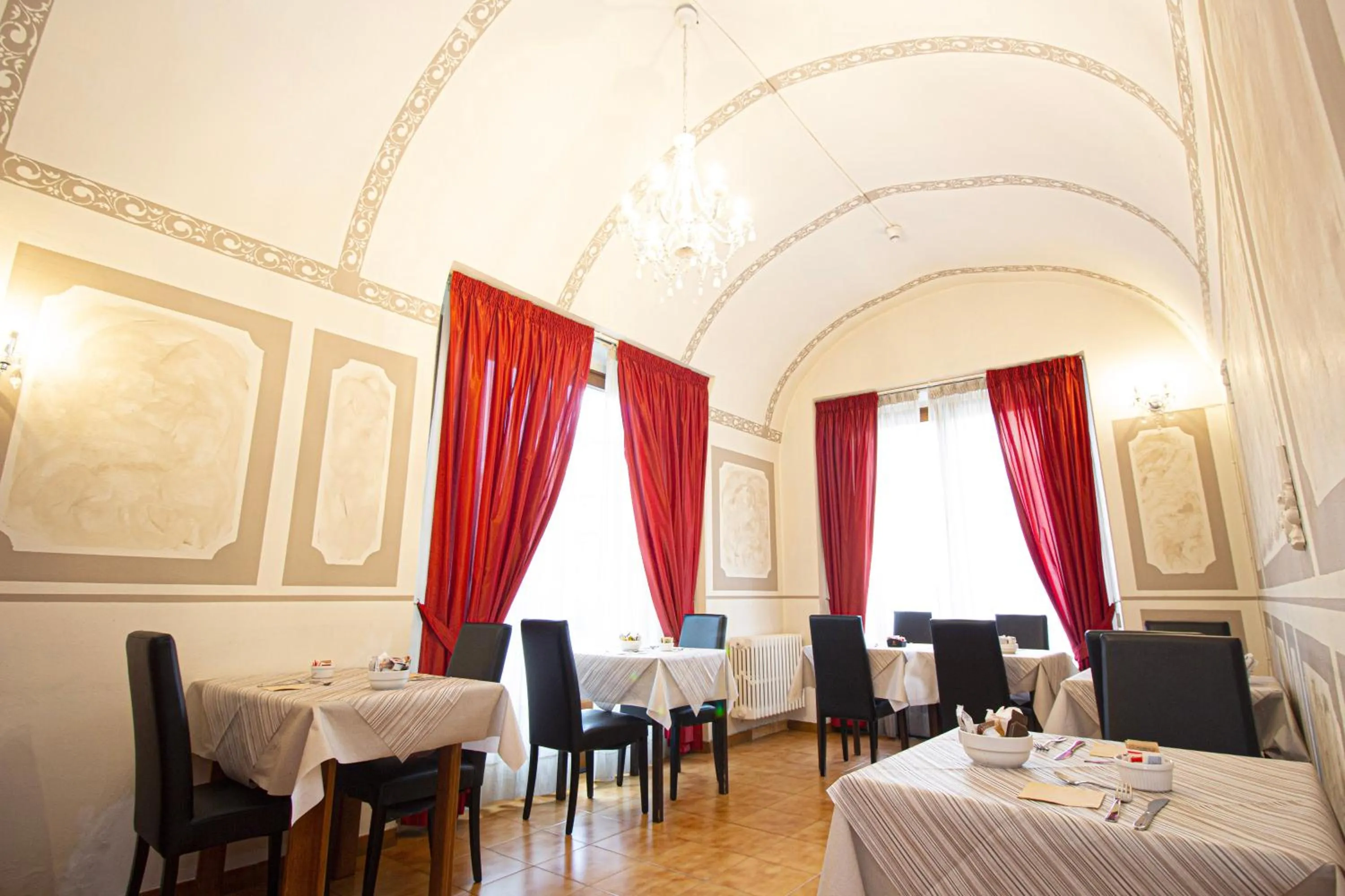 Restaurant/places to eat in Hotel PRime