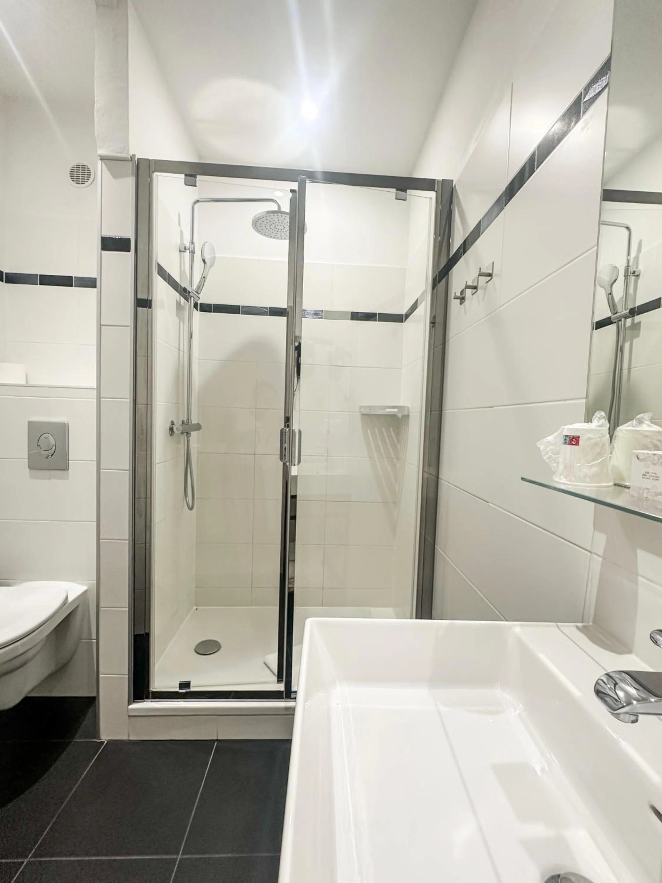 Bathroom in Hotel Les Palmiers