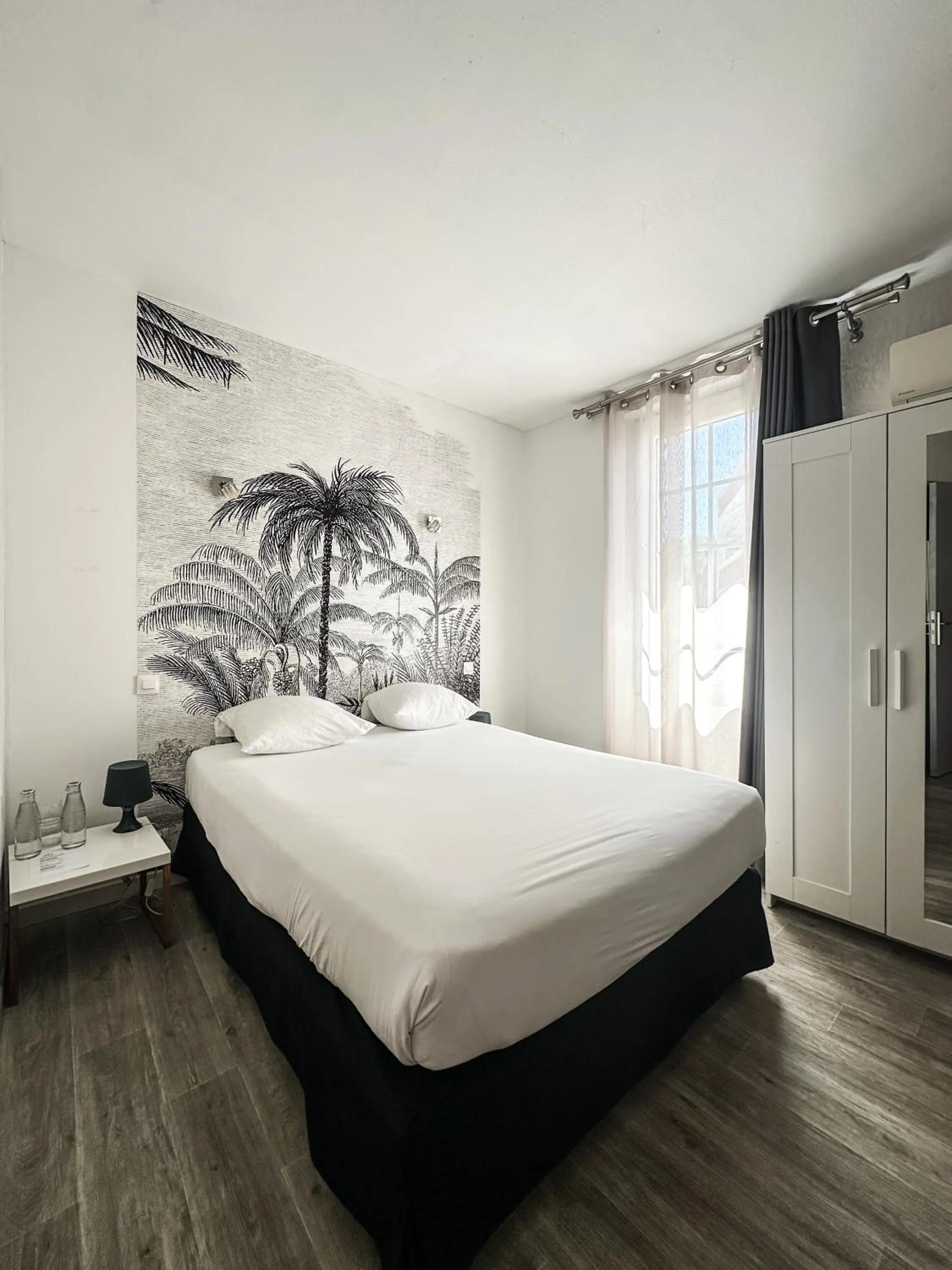 Bedroom, Bed in Hotel Les Palmiers