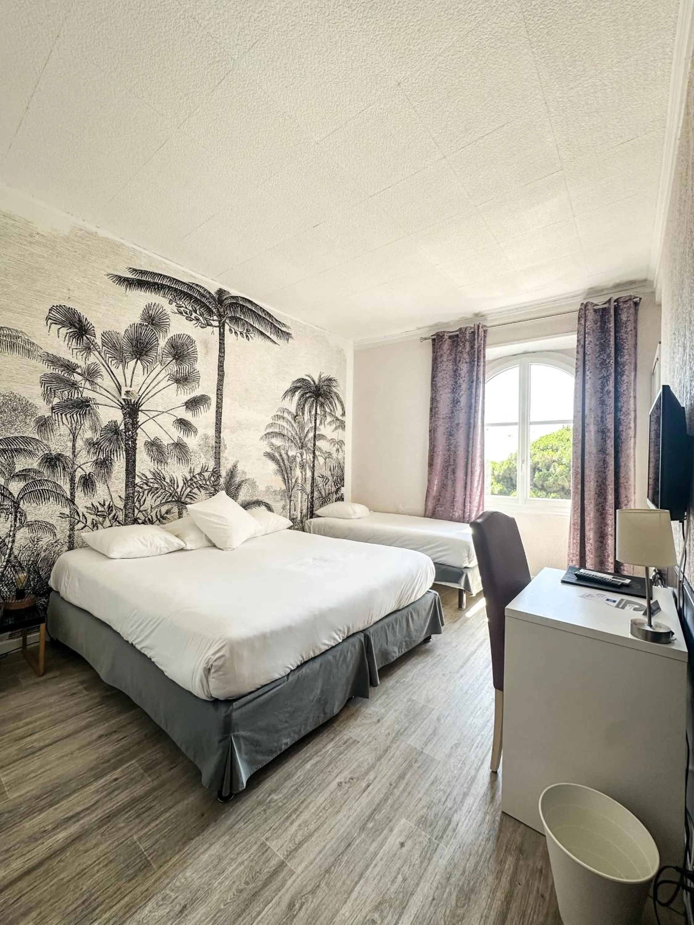 Photo of the whole room, Bed in Hotel Les Palmiers