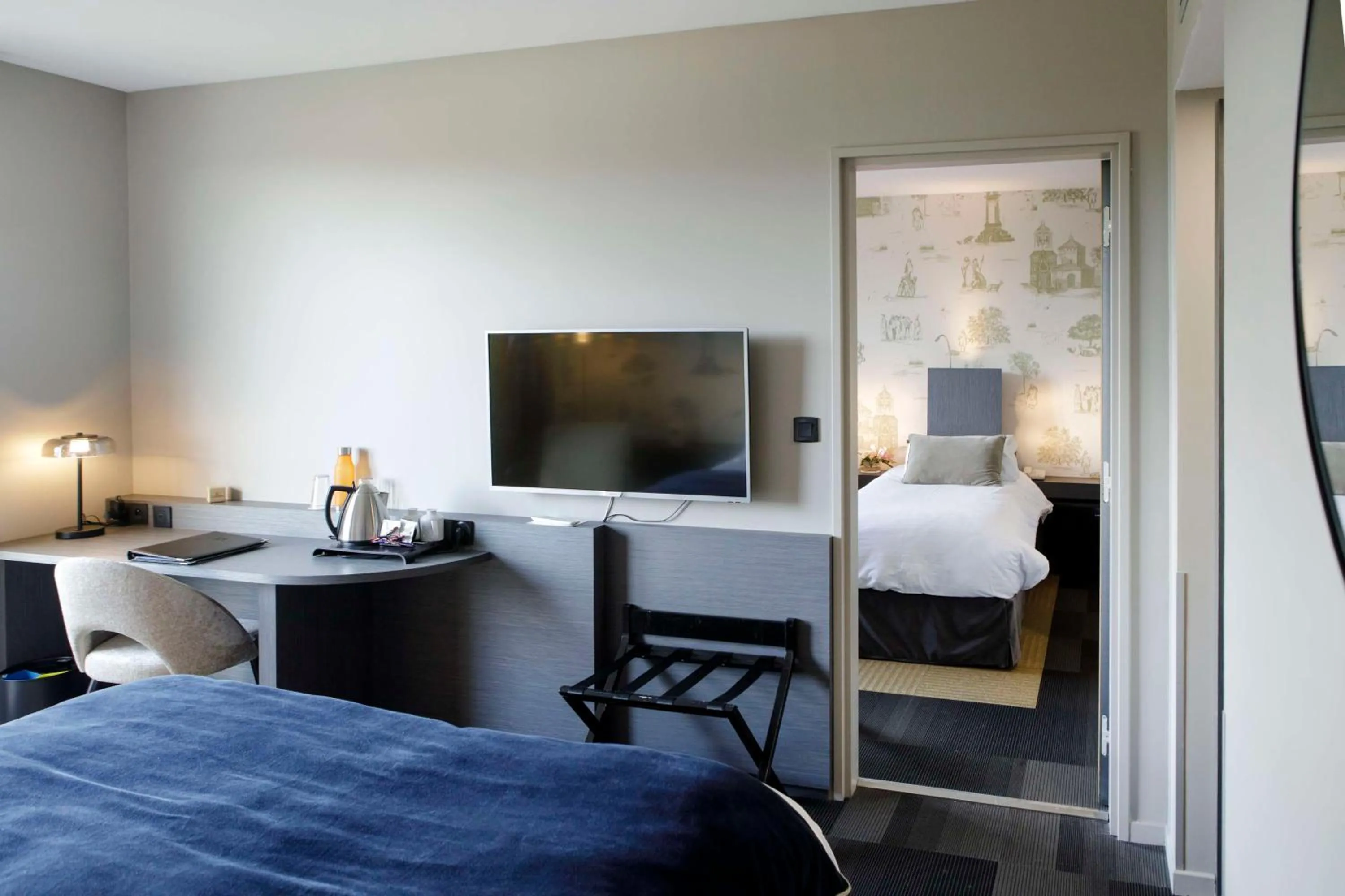 Bedroom, Bed in Best Western Plus Hôtel Gergovie