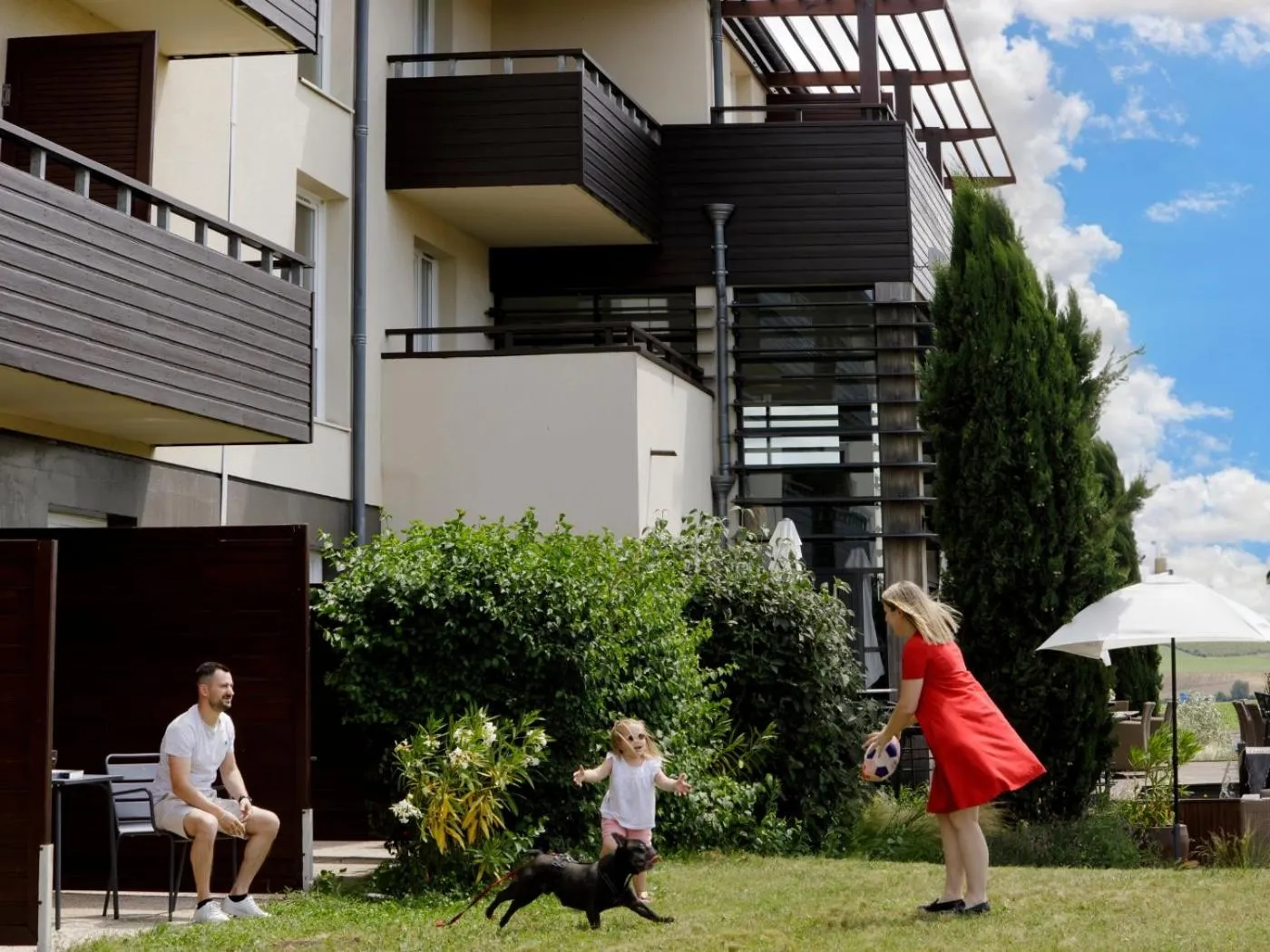 Garden in Best Western Plus Hôtel Gergovie