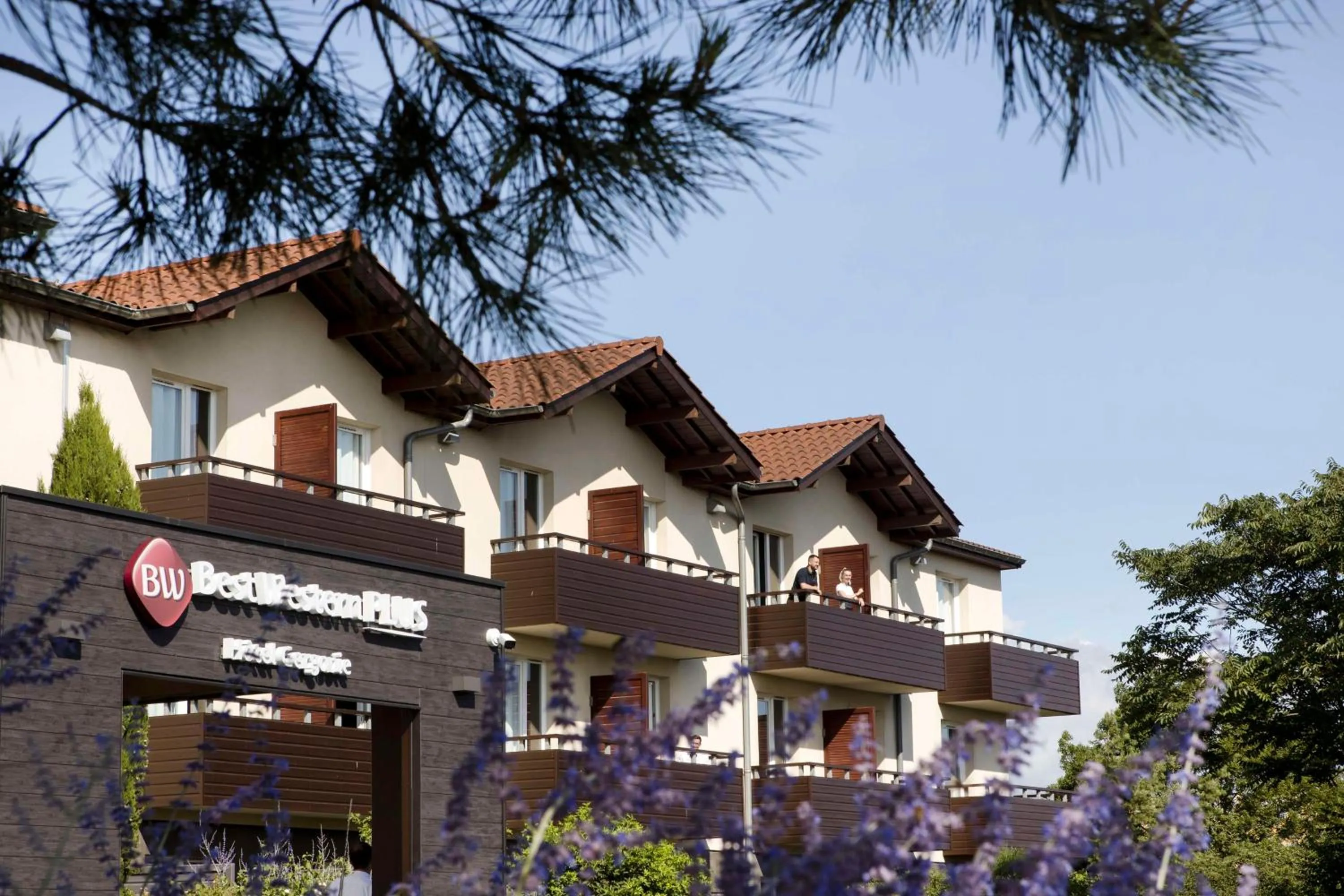 Property building in Best Western Plus Hôtel Gergovie