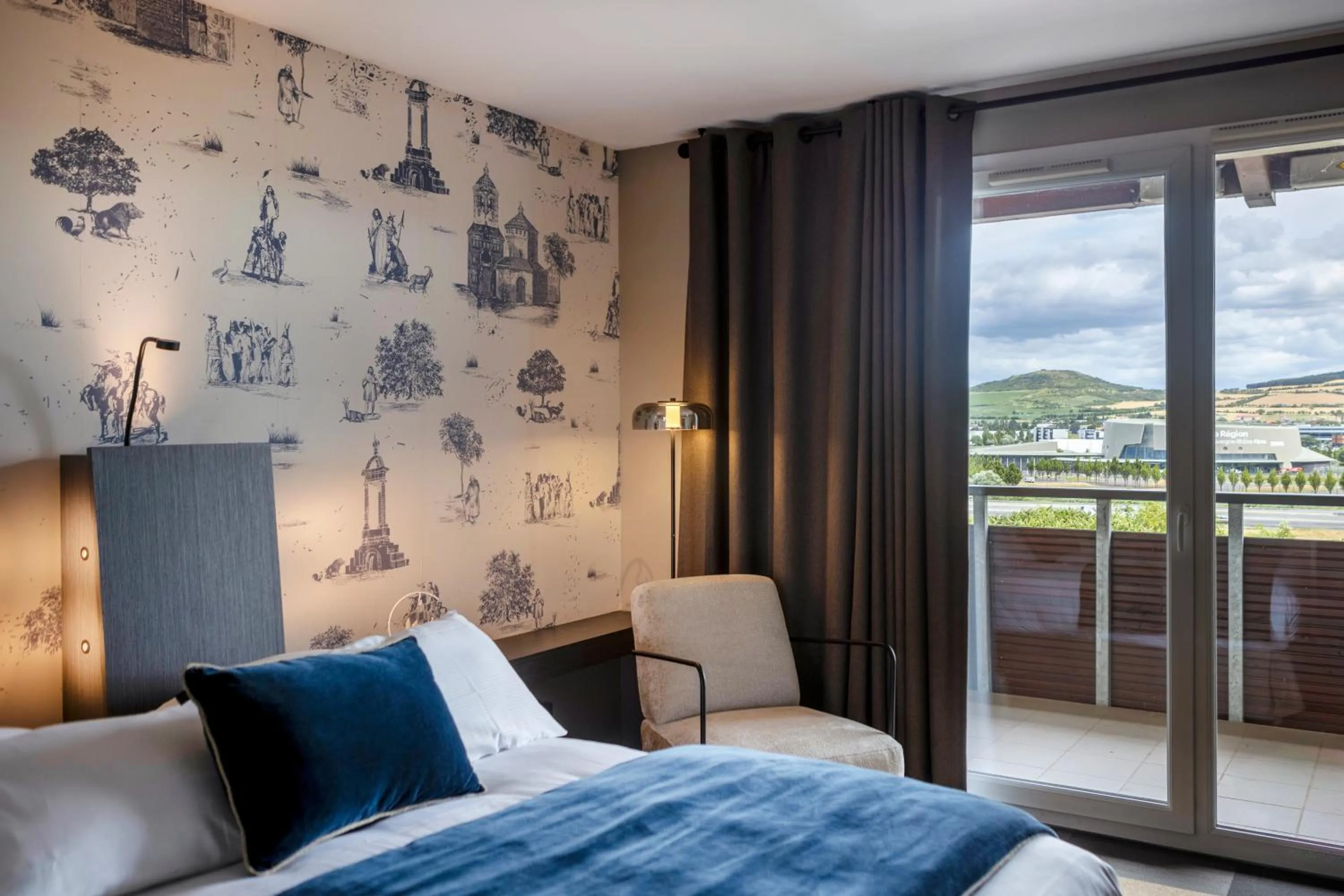 Photo of the whole room, Bed in Best Western Plus Hôtel Gergovie