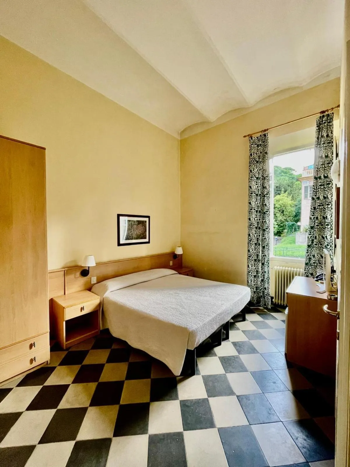 Bedroom, Bed in Hotel Florenz