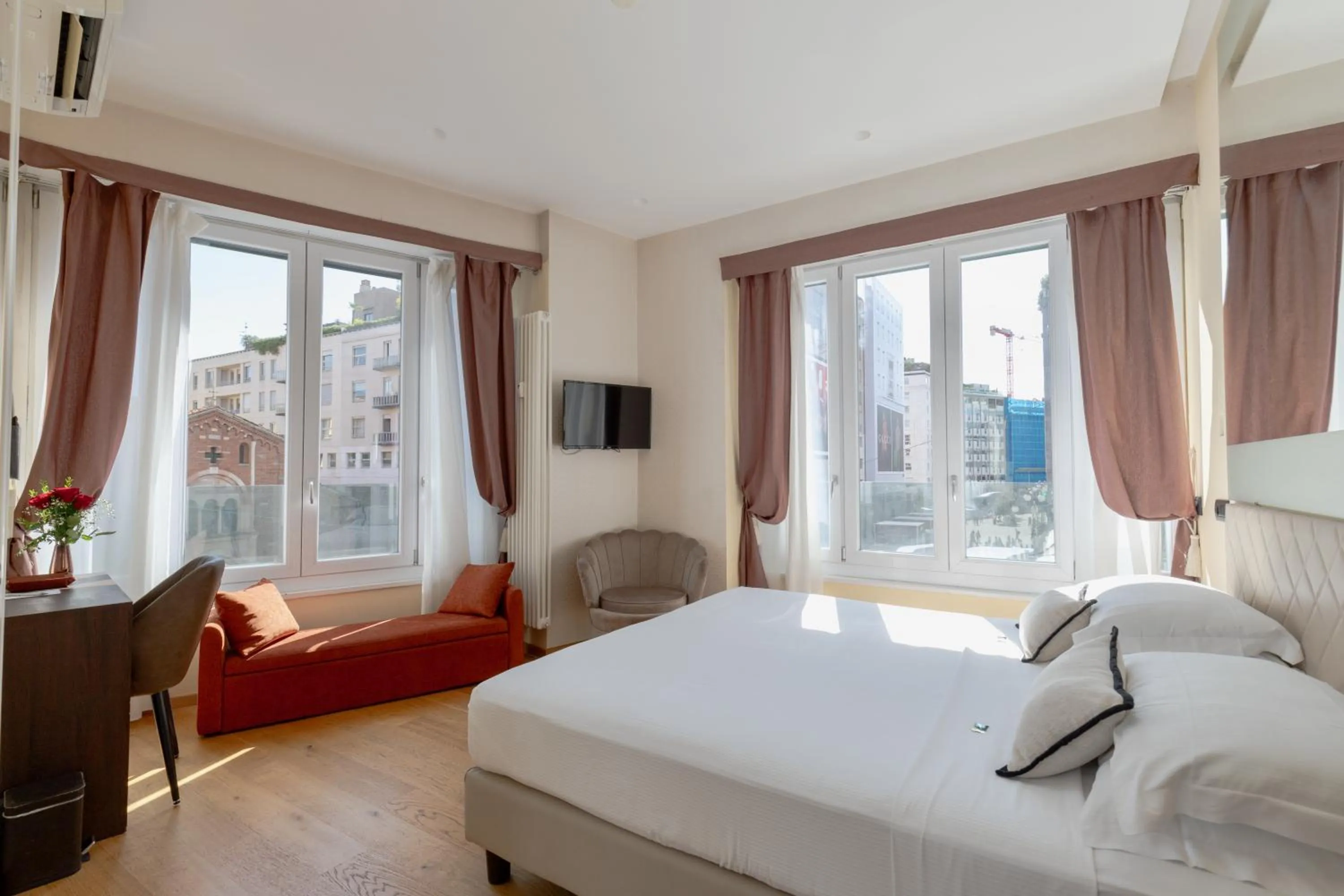 Photo of the whole room, Bed in AH - Fashion District