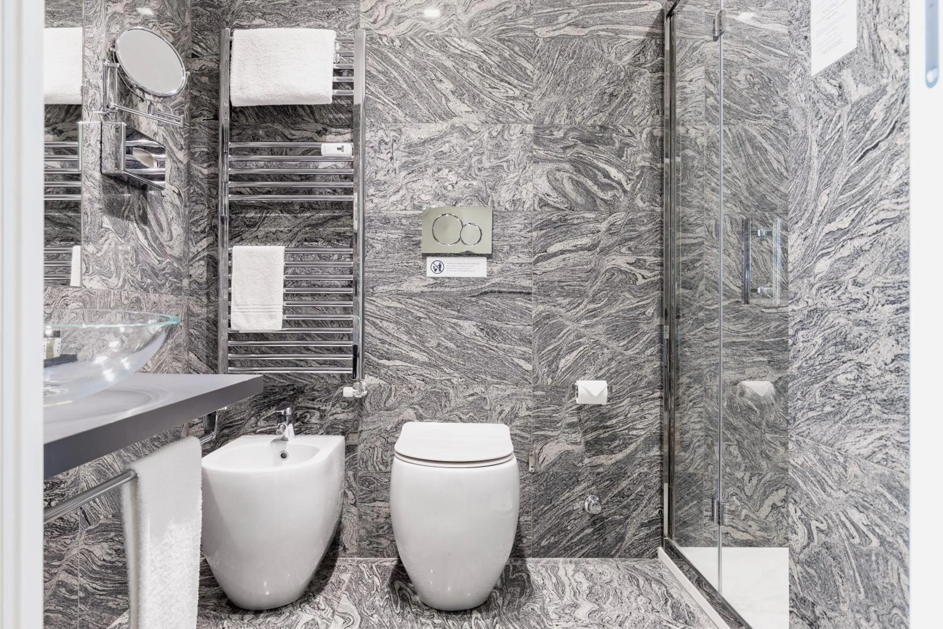 Shower in AH - Fashion District