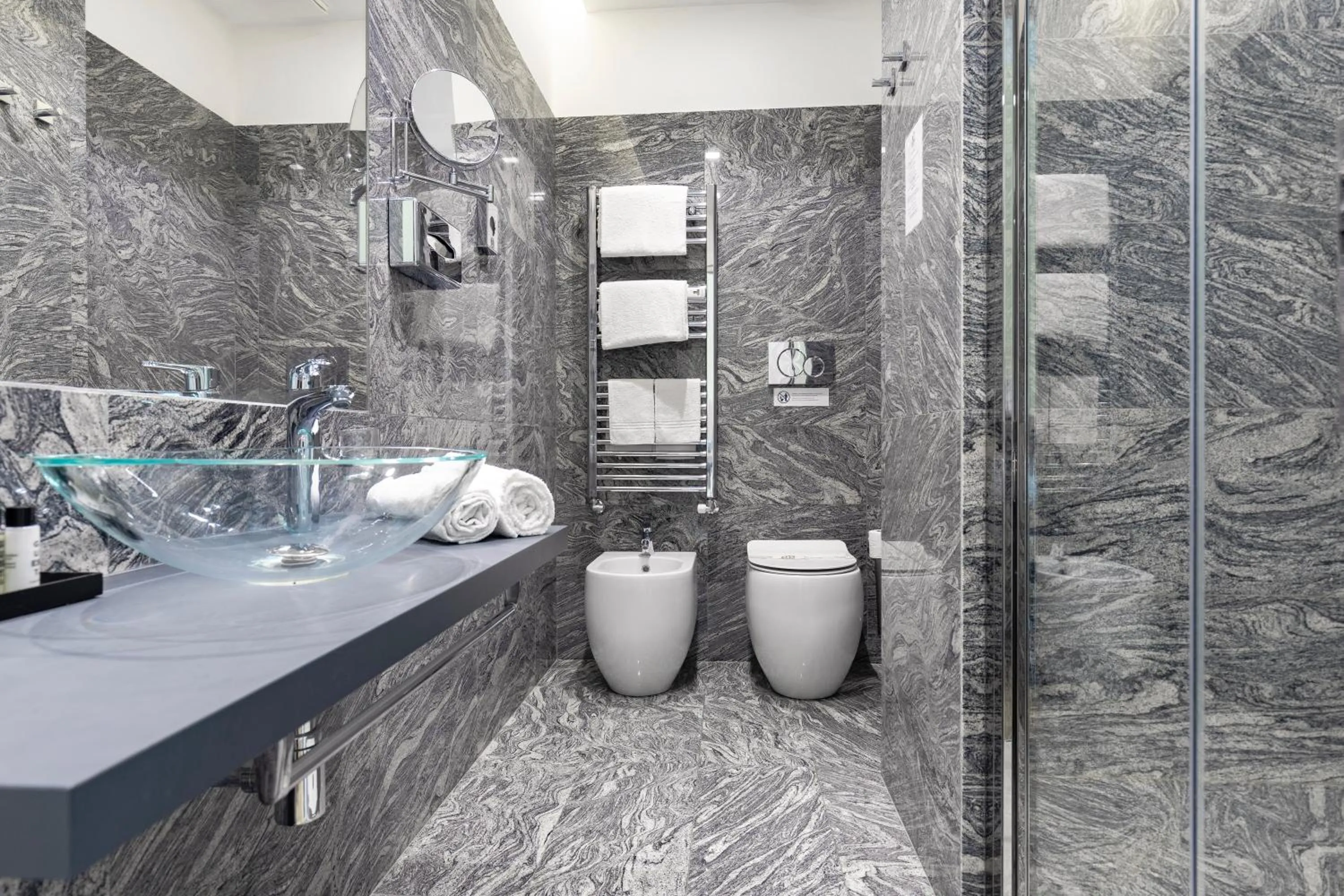 Shower in AH - Fashion District