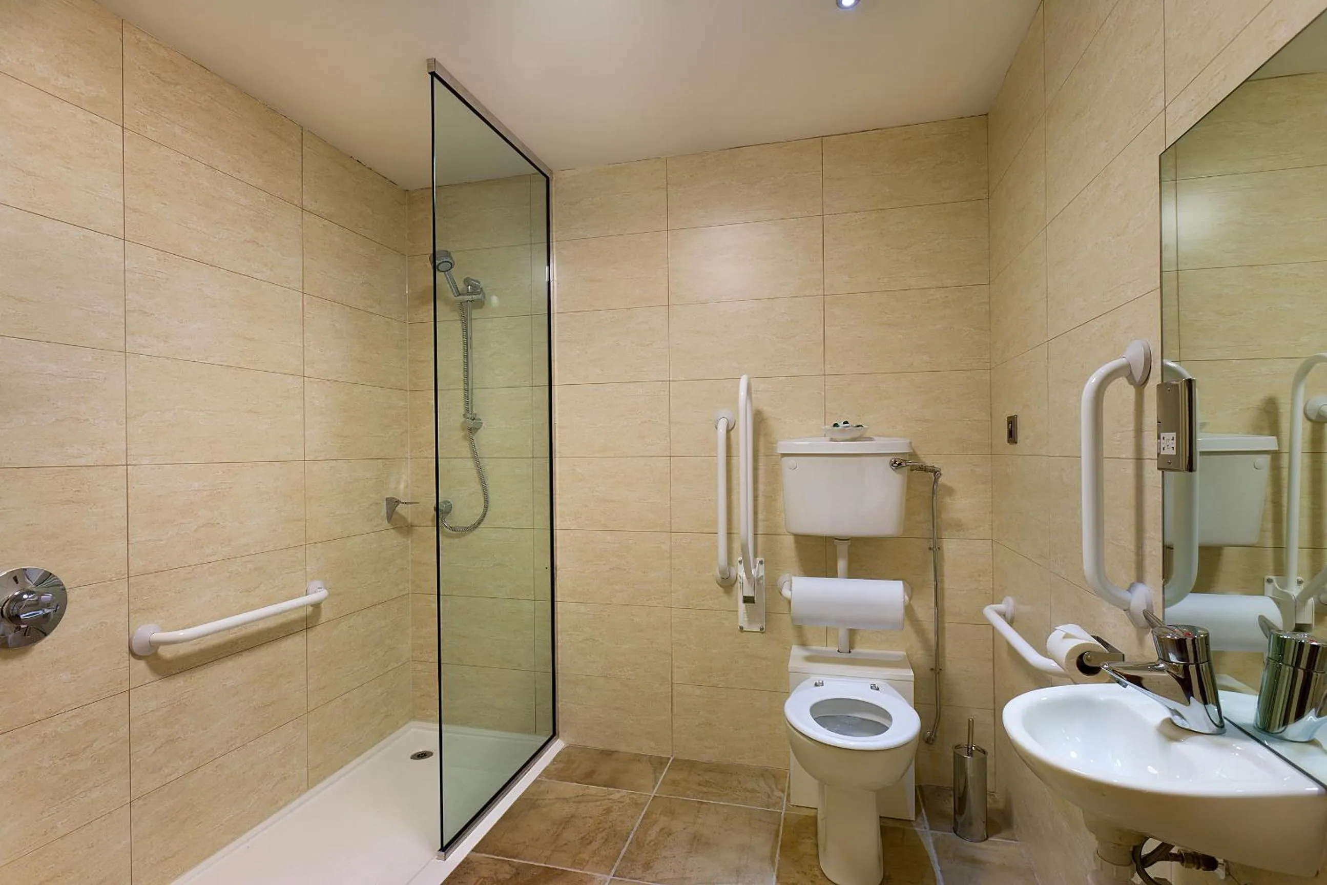 Shower in The Bay Hotel