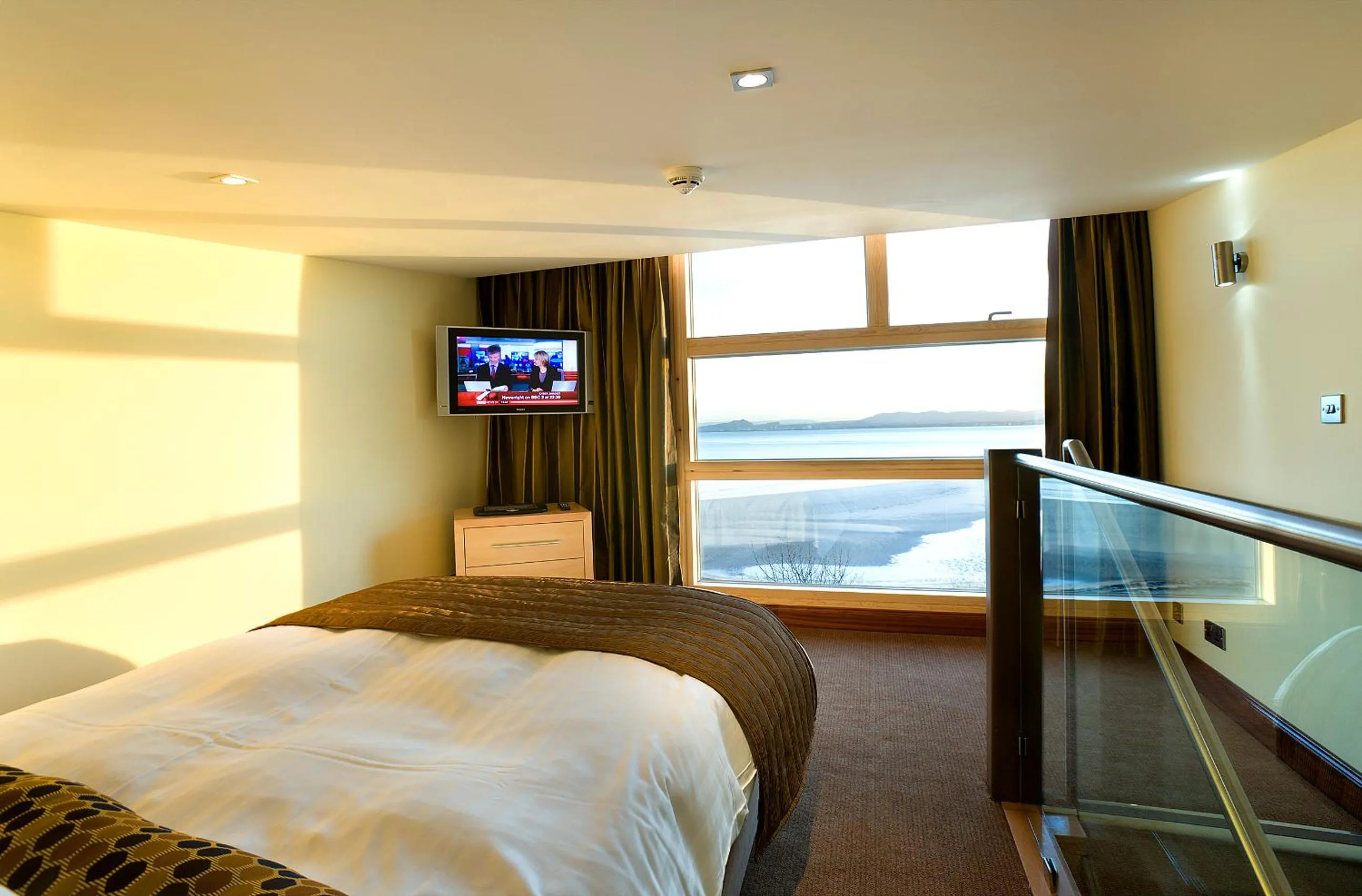 City view, Bed in The Bay Hotel
