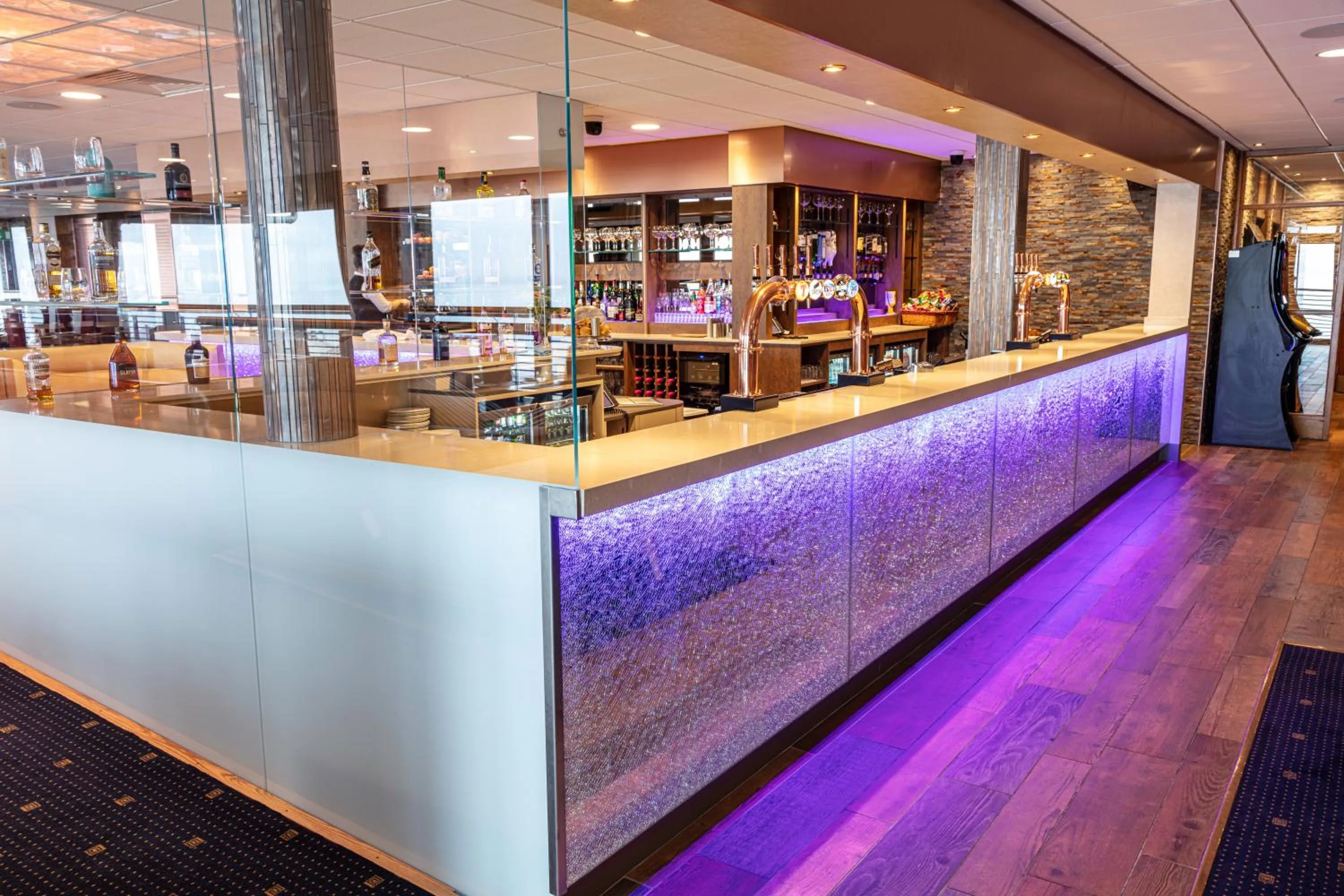 Restaurant/places to eat in The Bay Hotel