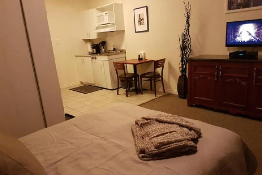 TV and multimedia, Bed in Cozy Little Studio #16 by Amazing Property Rentals
