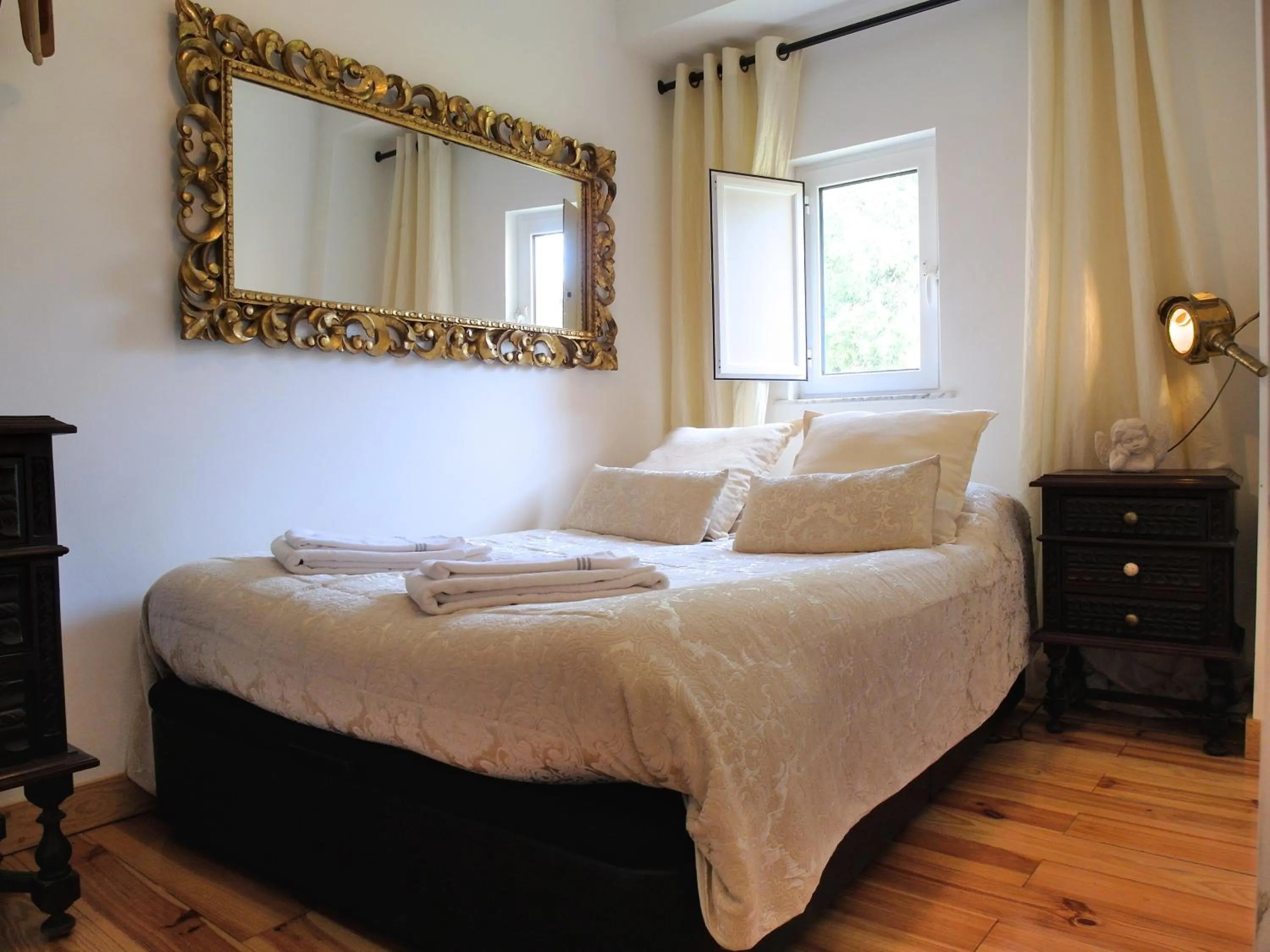 Photo of the whole room, Bed in SantoSweethome 1