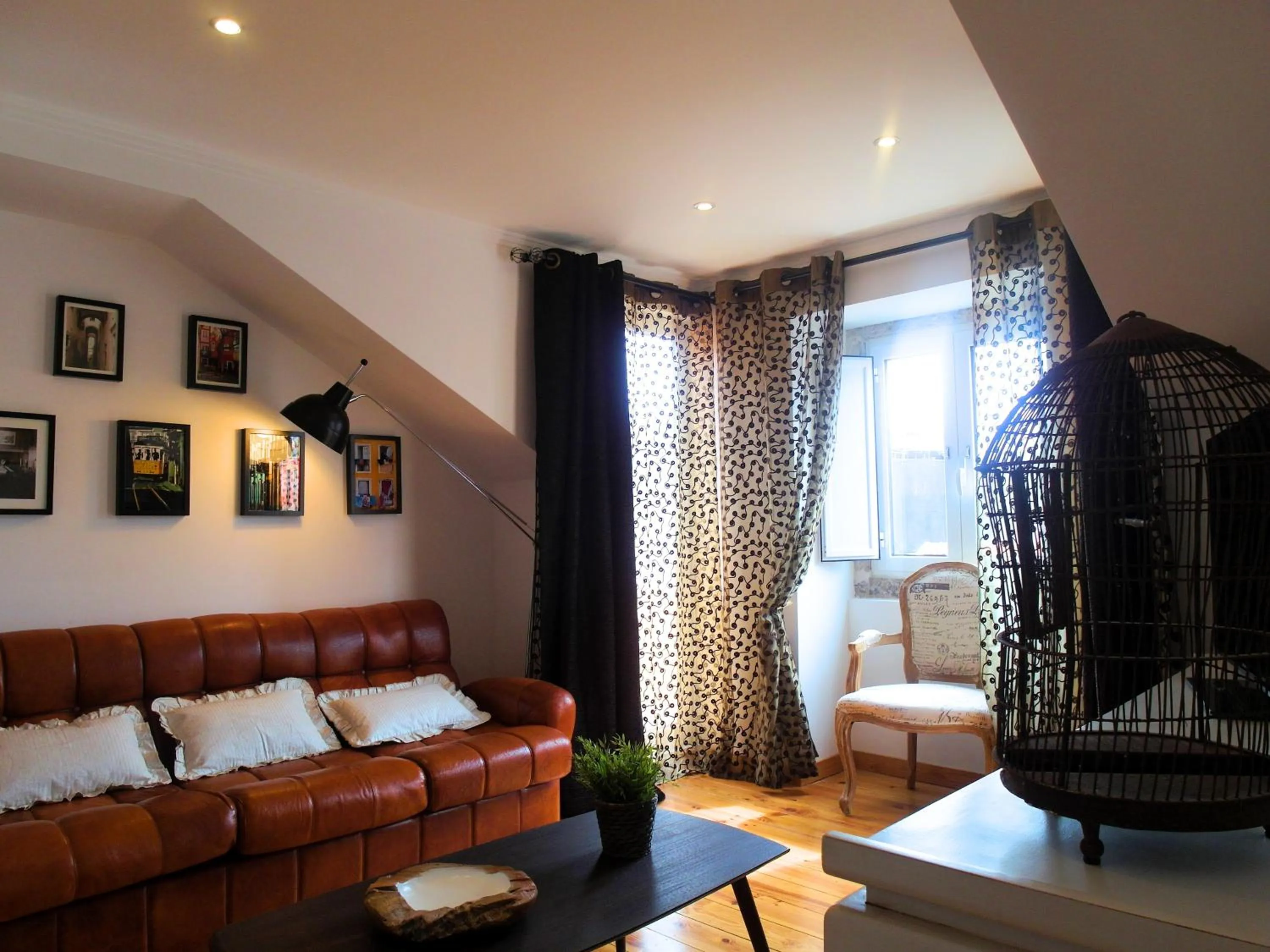 Communal lounge/ TV room in SantoSweethome 1