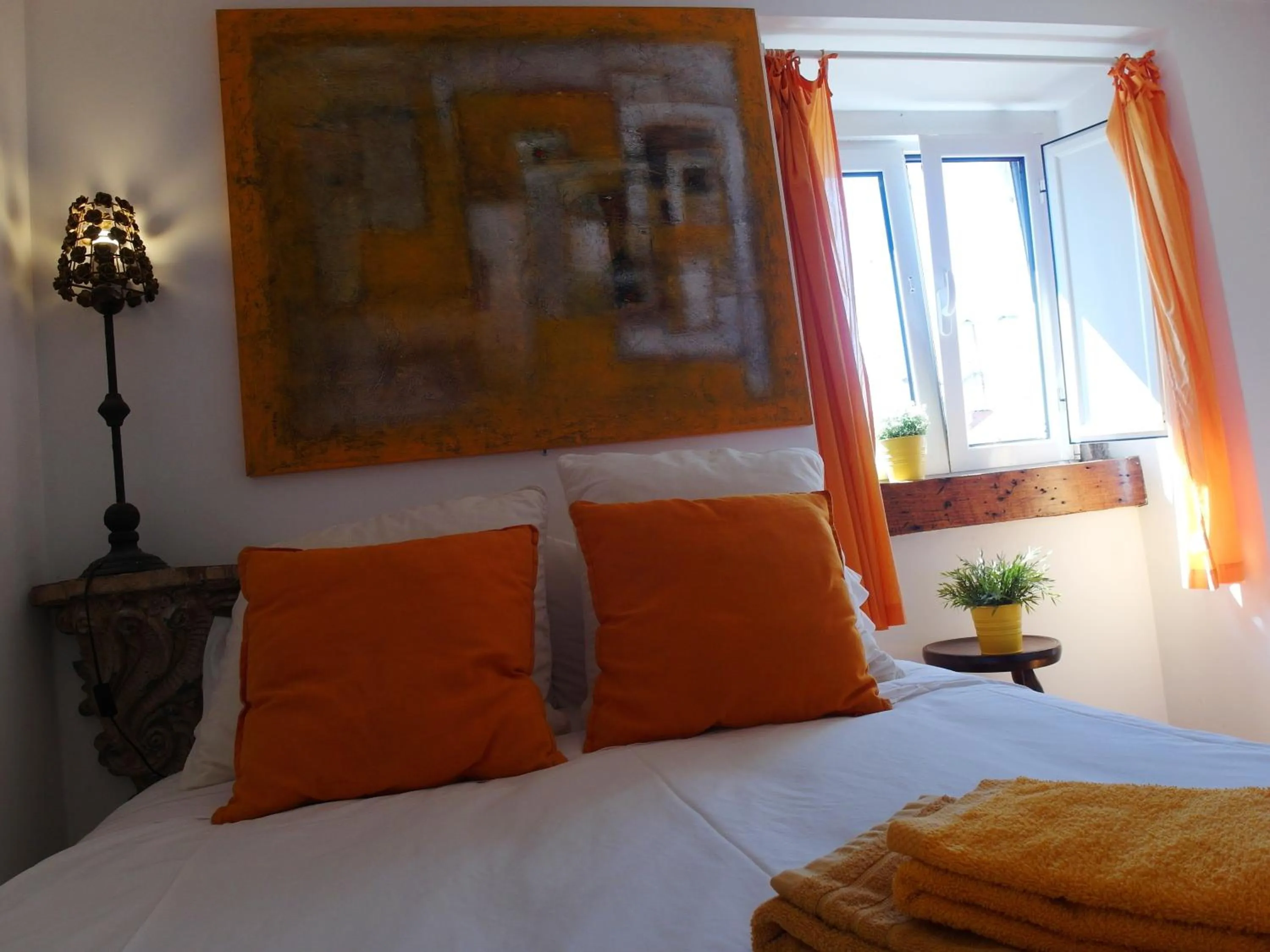 Photo of the whole room, Bed in SantoSweethome 1