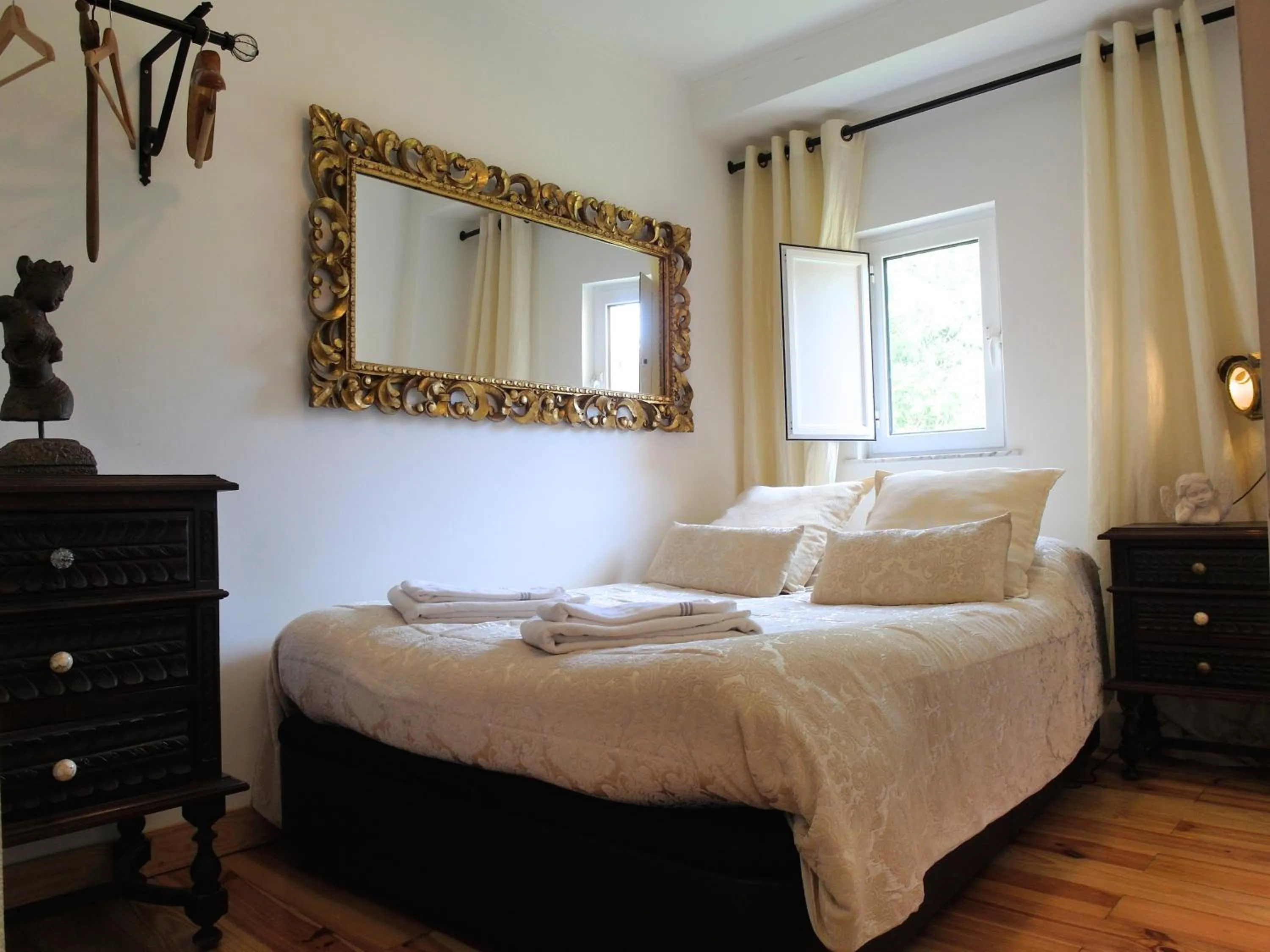 Photo of the whole room, Bed in SantoSweethome 1