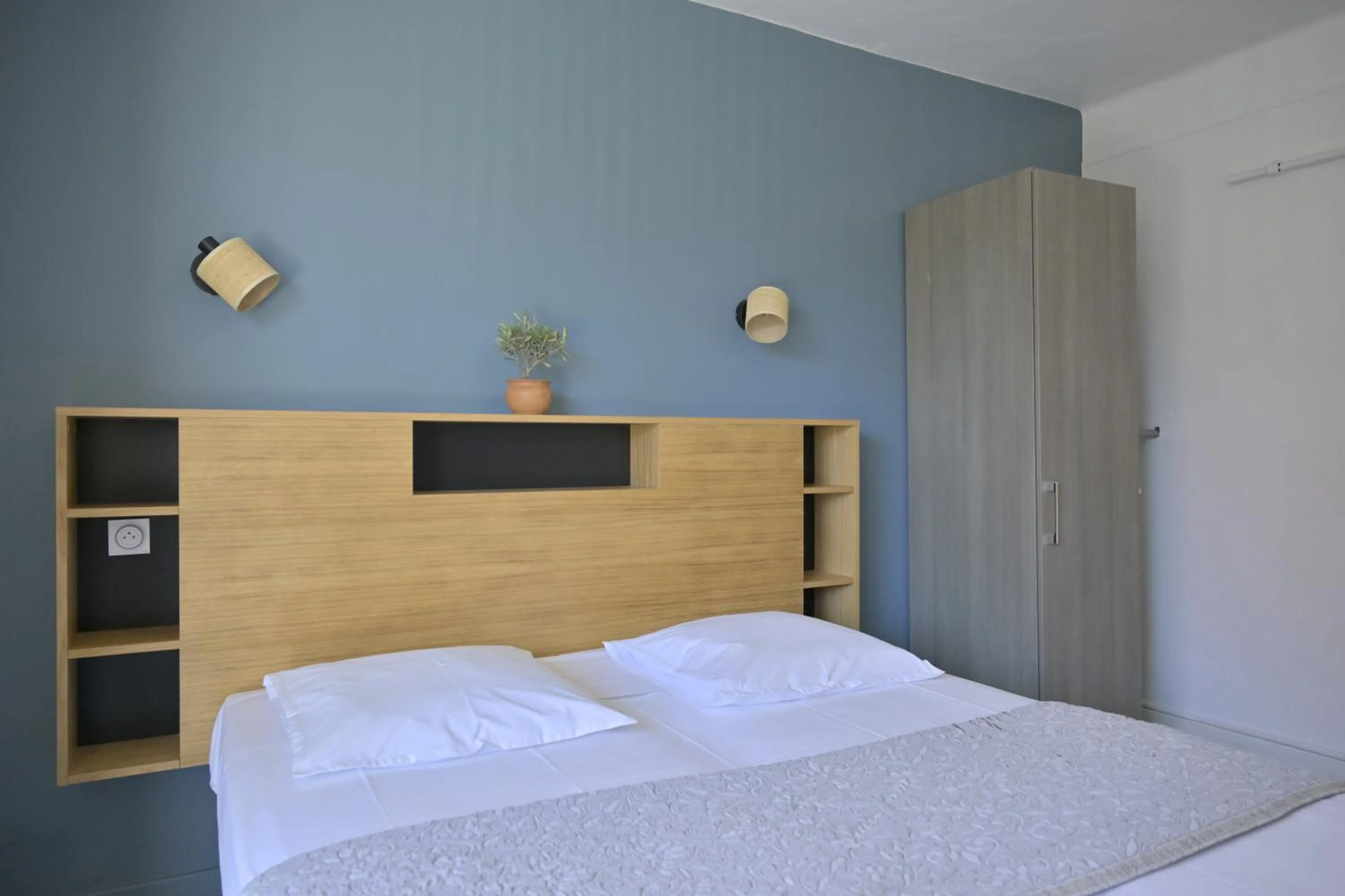 Bed in MOTEL ASCOT - Hotel & Appartements