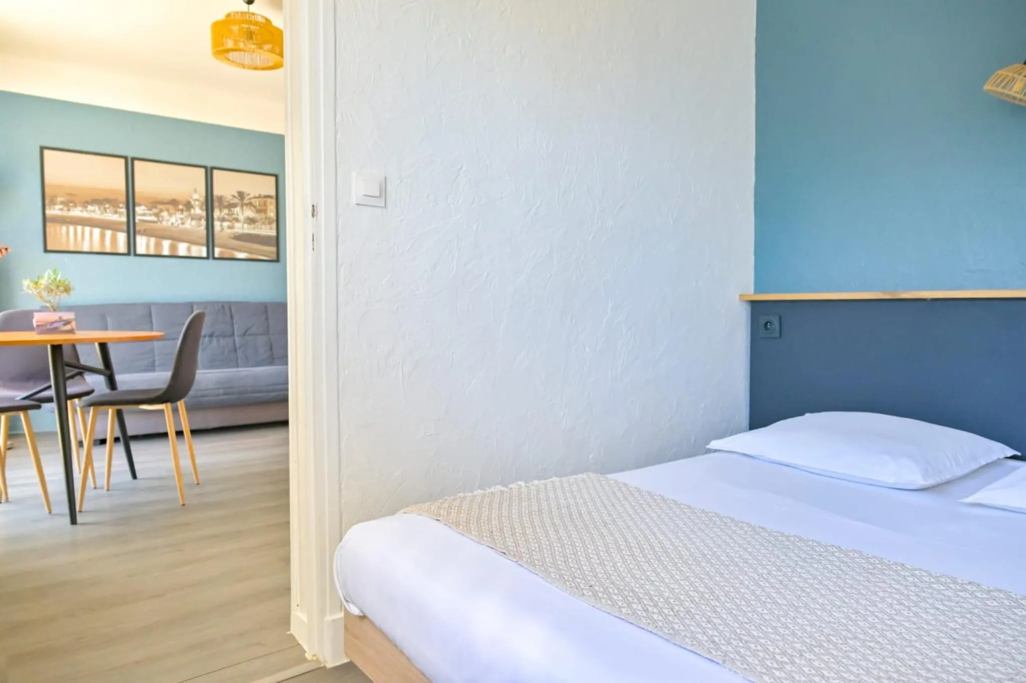 Photo of the whole room, Bed in MOTEL ASCOT - Hotel & Appartements