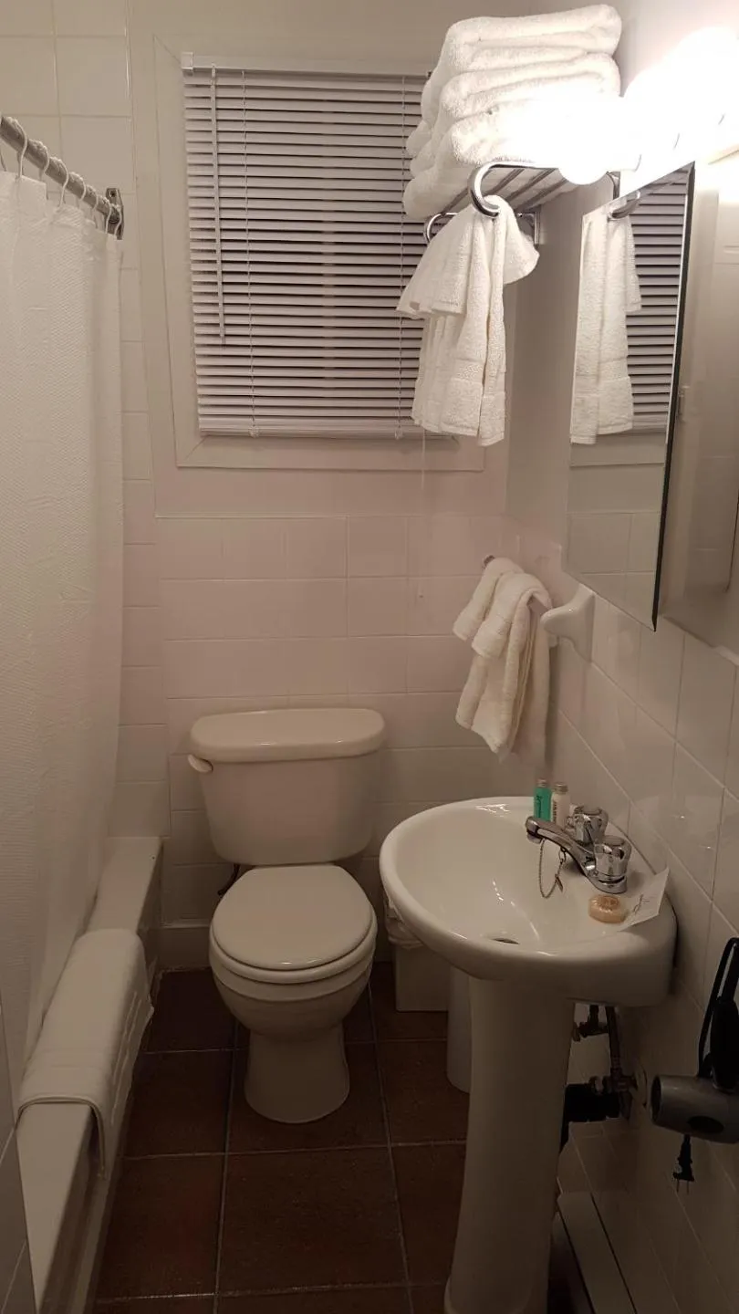 Bathroom in Three-Bedroom Apartment Sweet #6 by Amazing Property Rentals