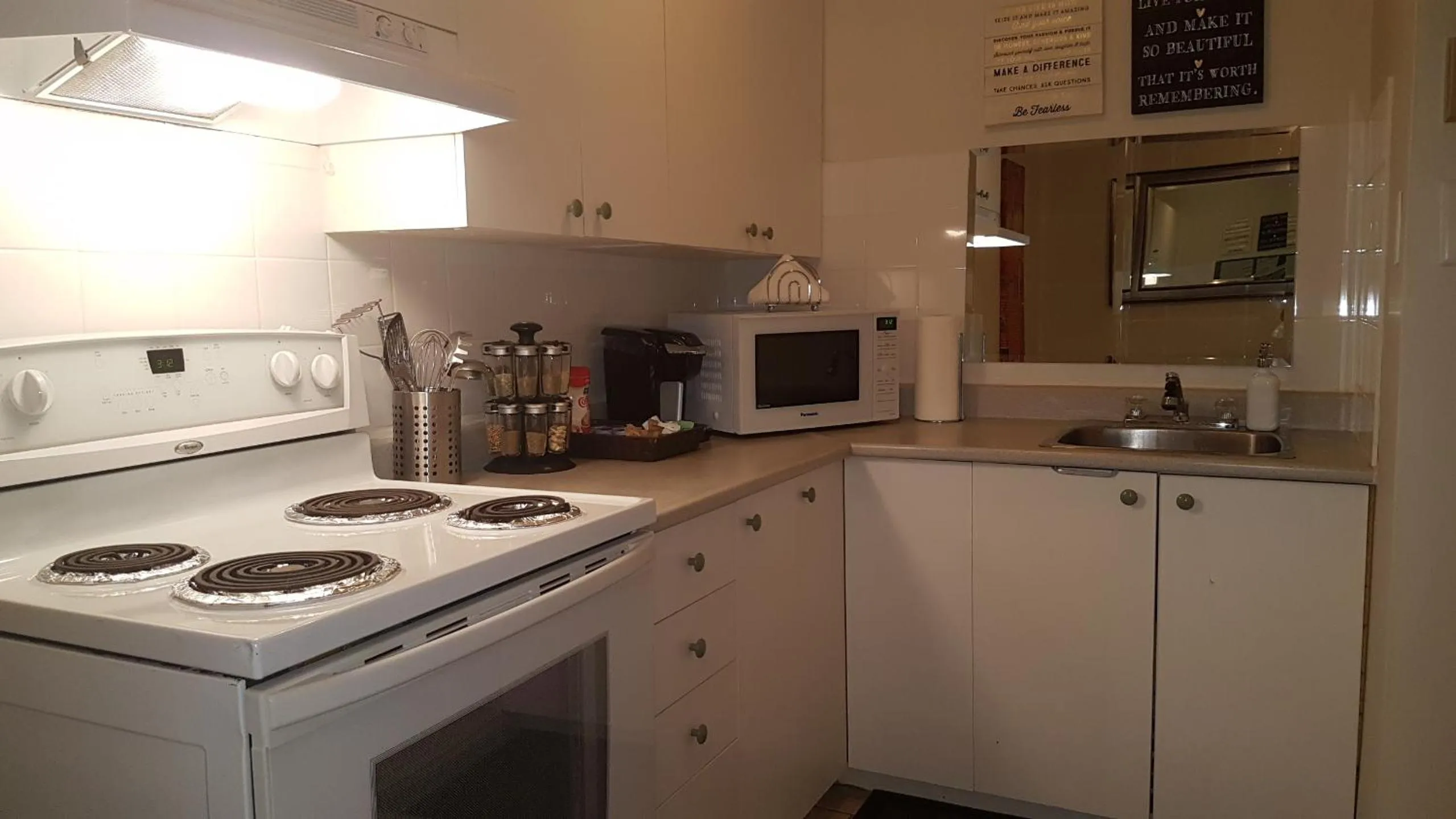 Kitchen or kitchenette in Three-Bedroom Apartment Sweet #6 by Amazing Property Rentals
