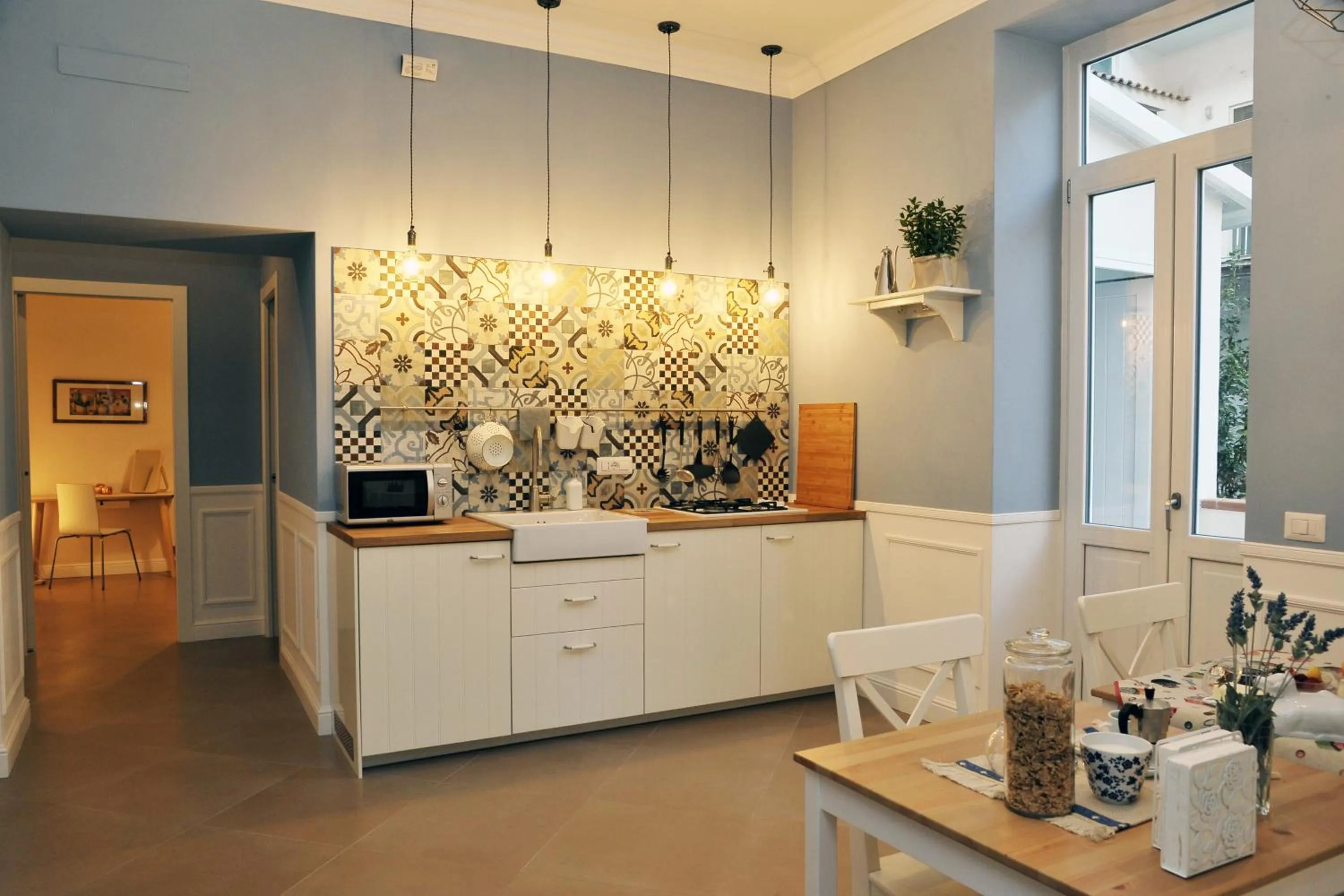 Communal kitchen in A Due Passi B&B