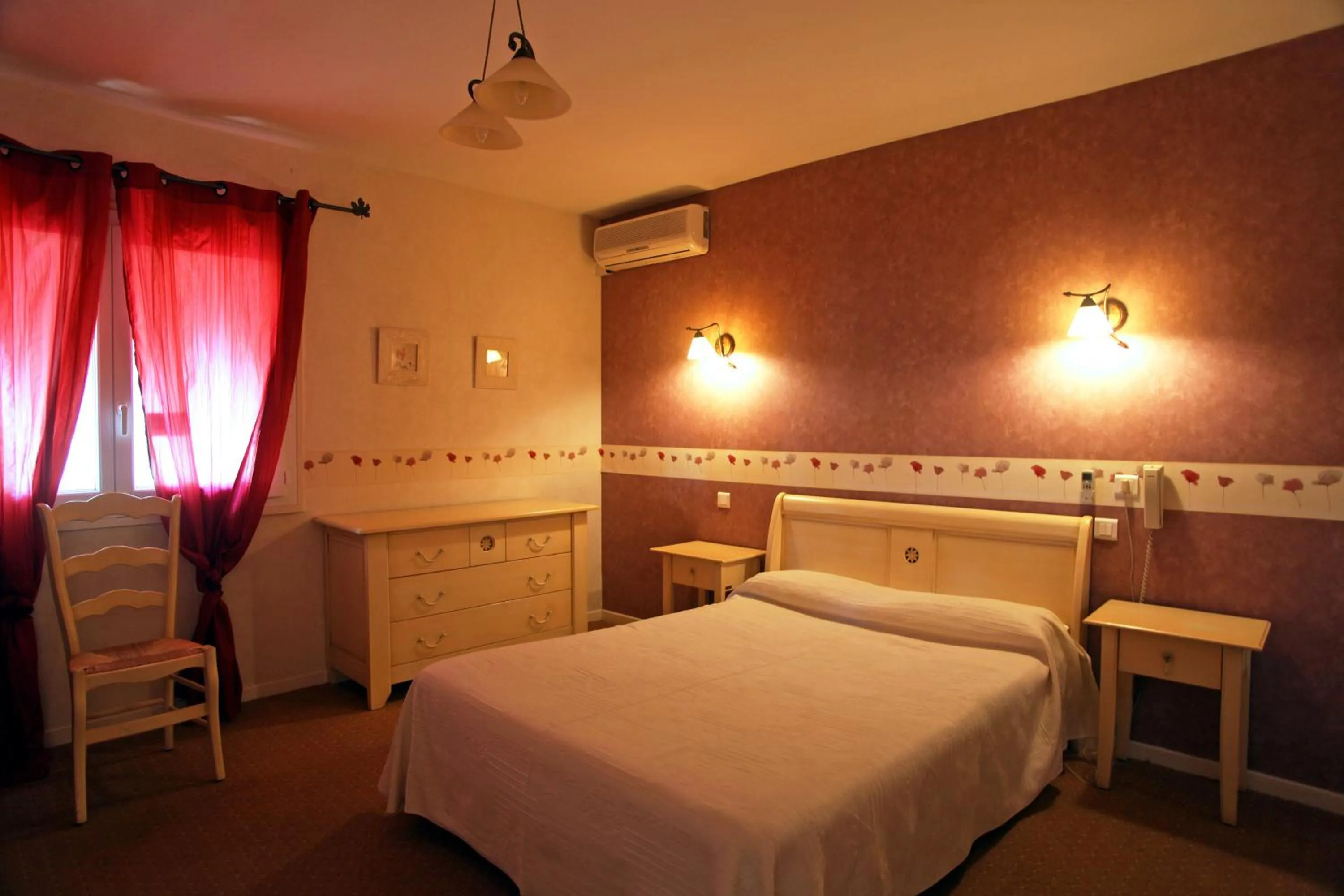 Bedroom, Bed in Hôtel restaurant LOGIS HOTELLERIE DE BALAJAN