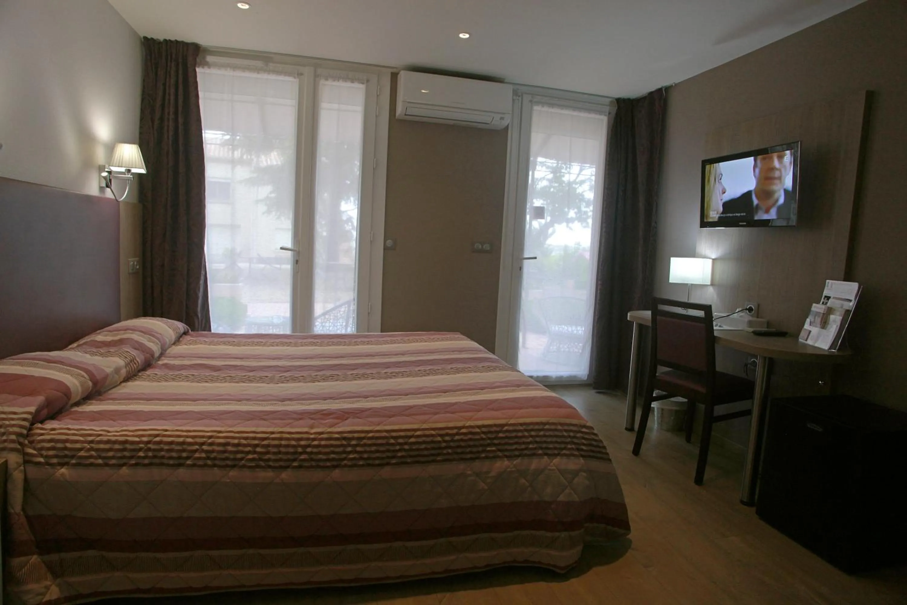 Bedroom, Bed in Hôtel restaurant LOGIS HOTELLERIE DE BALAJAN