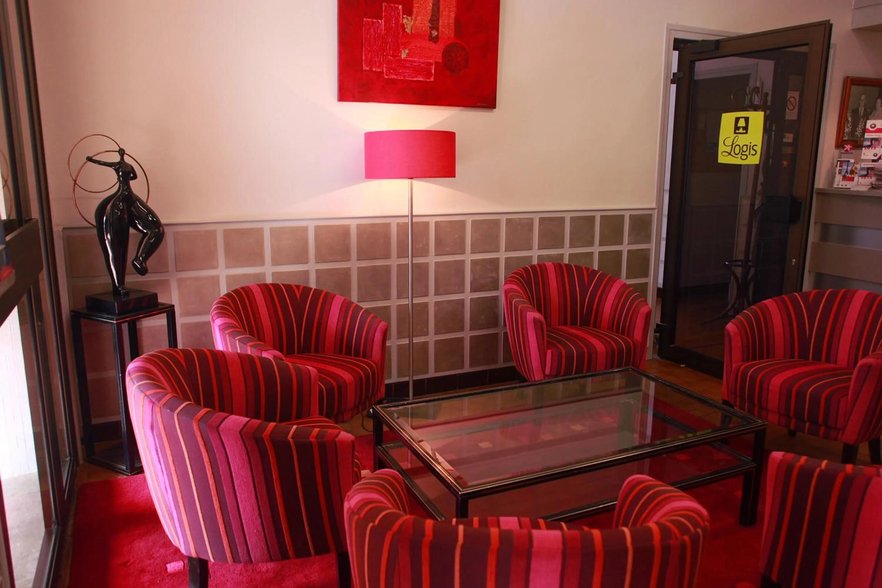 Lounge or bar in Hôtel restaurant LOGIS HOTELLERIE DE BALAJAN