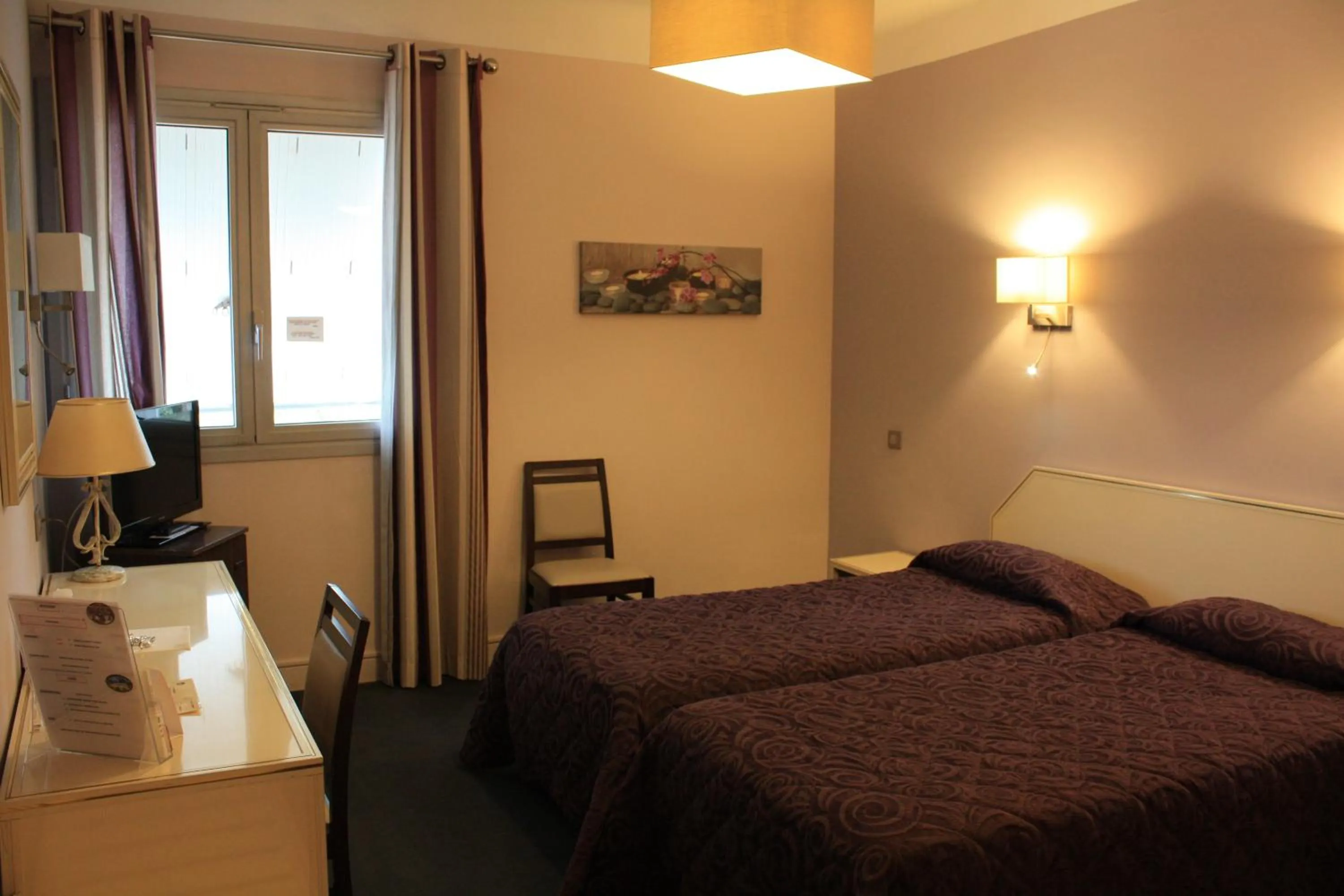 Bed in Hôtel restaurant LOGIS HOTELLERIE DE BALAJAN